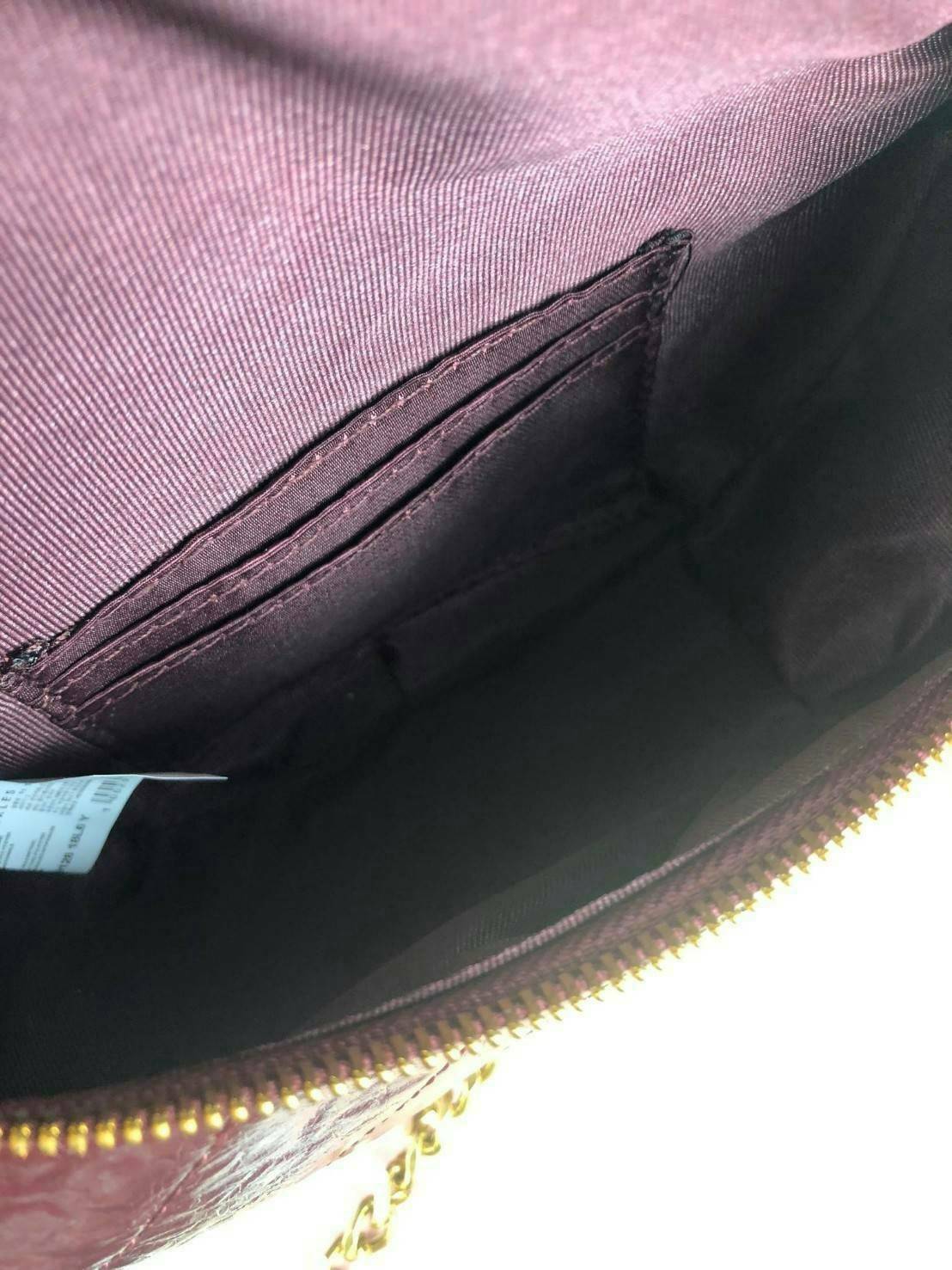 CHARLES & KEITH WRINKLED EFFECT RING ZIP TASSEL CROSSBODY BAG กระเป๋าสาระพัดประโยชน์ ใช้คาเอว คาดอก หรือจะสะพายแบบครอสบอดี้ได้ค่า 💥💥 มีโลโก้แบรนด์ที่ด้านหน้า เปิดปิดแบบซิปคู่เก๋ๆ ด้านในมีช่องใส่บัตรได้ 3 ช่อง รุ่นนี้ใส่ iPhone plus ได้พอดี