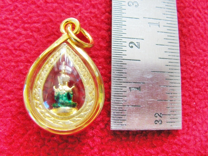 จี้พระแก้วมรกตล้อมเพชรเลี่ยมทองไมครอนพร้อมใบคาถาค่ะ