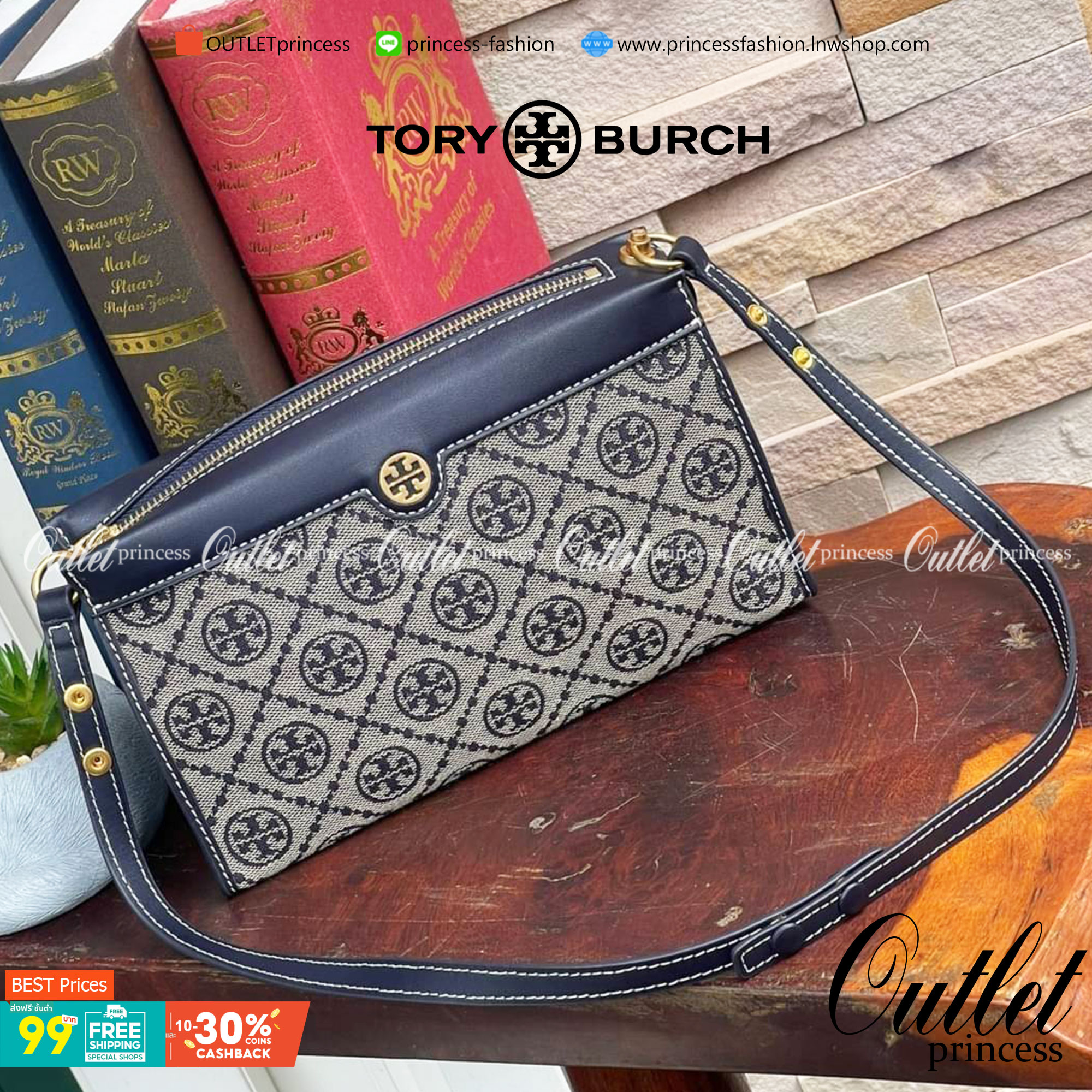 Tory burch t monogram jacquard mini pouchette ปังไม่หยุดกับลวดลาย T Monogram ที่มารังสรรค์ลงบนไอเท็มต่างๆ ในคอลเล็กชั่นต่างๆ สำหรับในรุ่นนี้มาในทรง mini pouchette ที่ได้ดีไซน์น่ารักๆแบบลุคช์ไฮโซ ที่สามารถปรับสายสั้นยาวได้ด้วยกระดุมสแน็ป ต่างออกไปกับคอลเลค