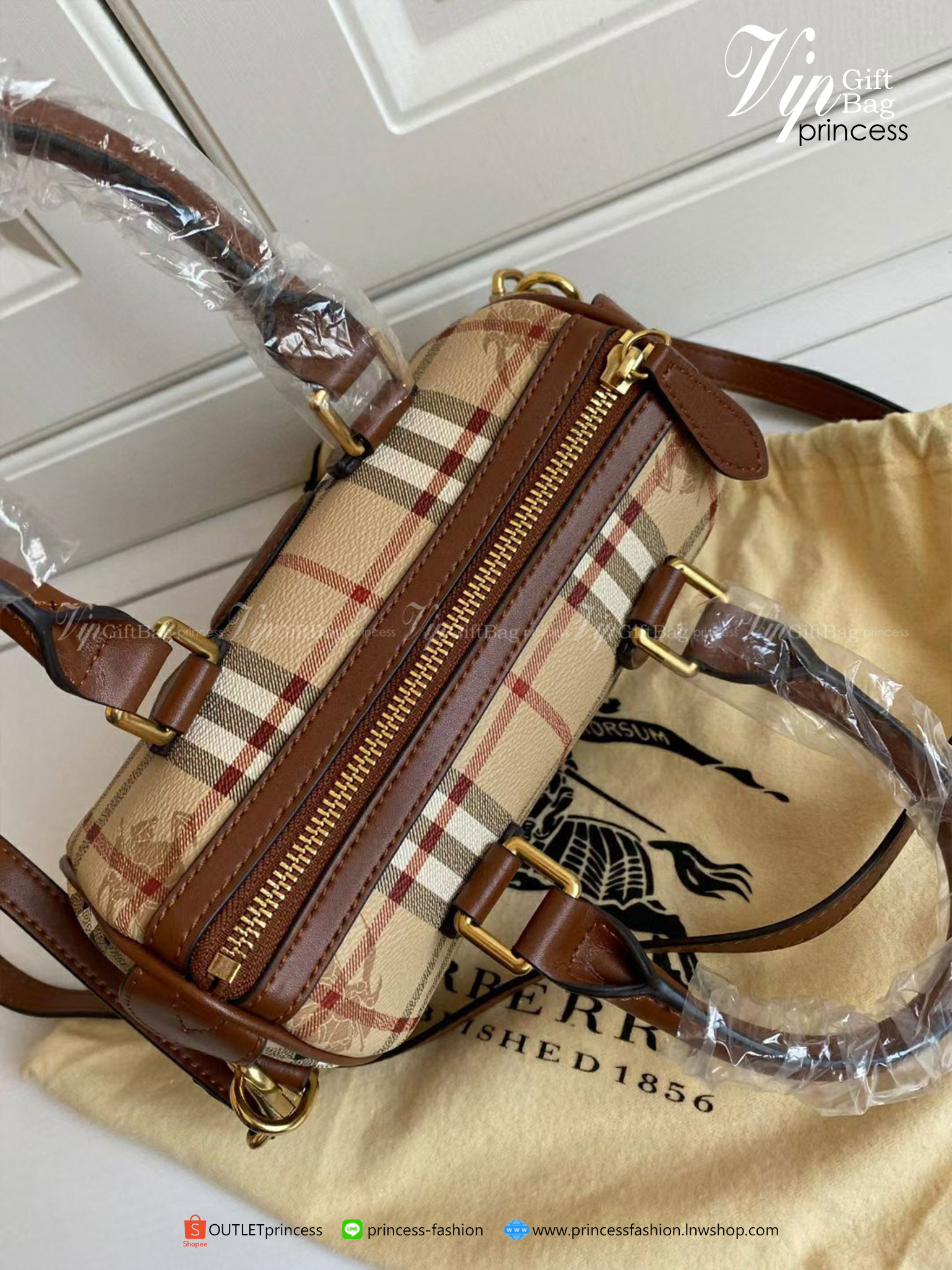 พรีเมี่ยมกิ๊ฟแท้ 100% BURBERRY MINI PILLOW VINTAGE BAG VIP GIFT WITH PURCHASE (GWP) สีดำ