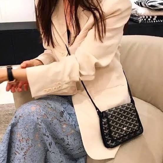 Goyard Plumet Rocket Wallet กระเป๋าสะพายใบเล็กกะทัดรัด ดีไซน์กระเป๋าสตางค์ มีช่องเพียงพอสำหรับใส่ธนบัตร เงินสด เอกสารต่าง ๆ