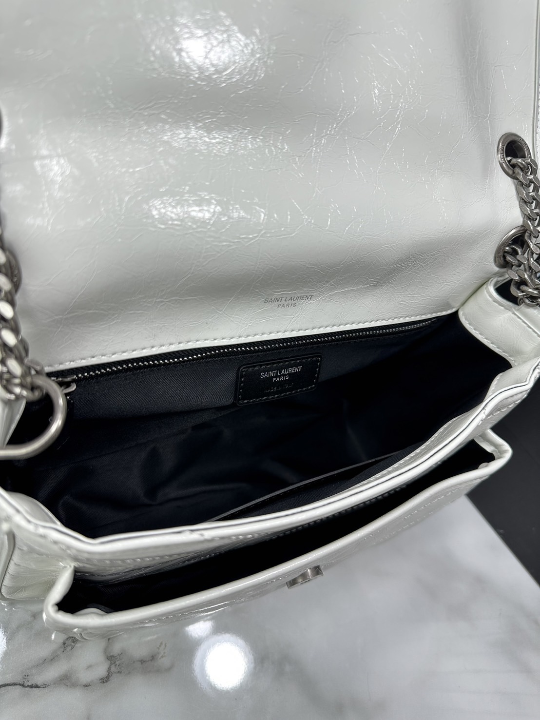 medium YSL Niki shoulder bag 11" กระเป๋าสะพายทรงคลาสสิค รุ่นยอดนิยมของแบรนด์ที่ใครๆก็ต้องมีใช้ ดีไซน์เรียบหรู