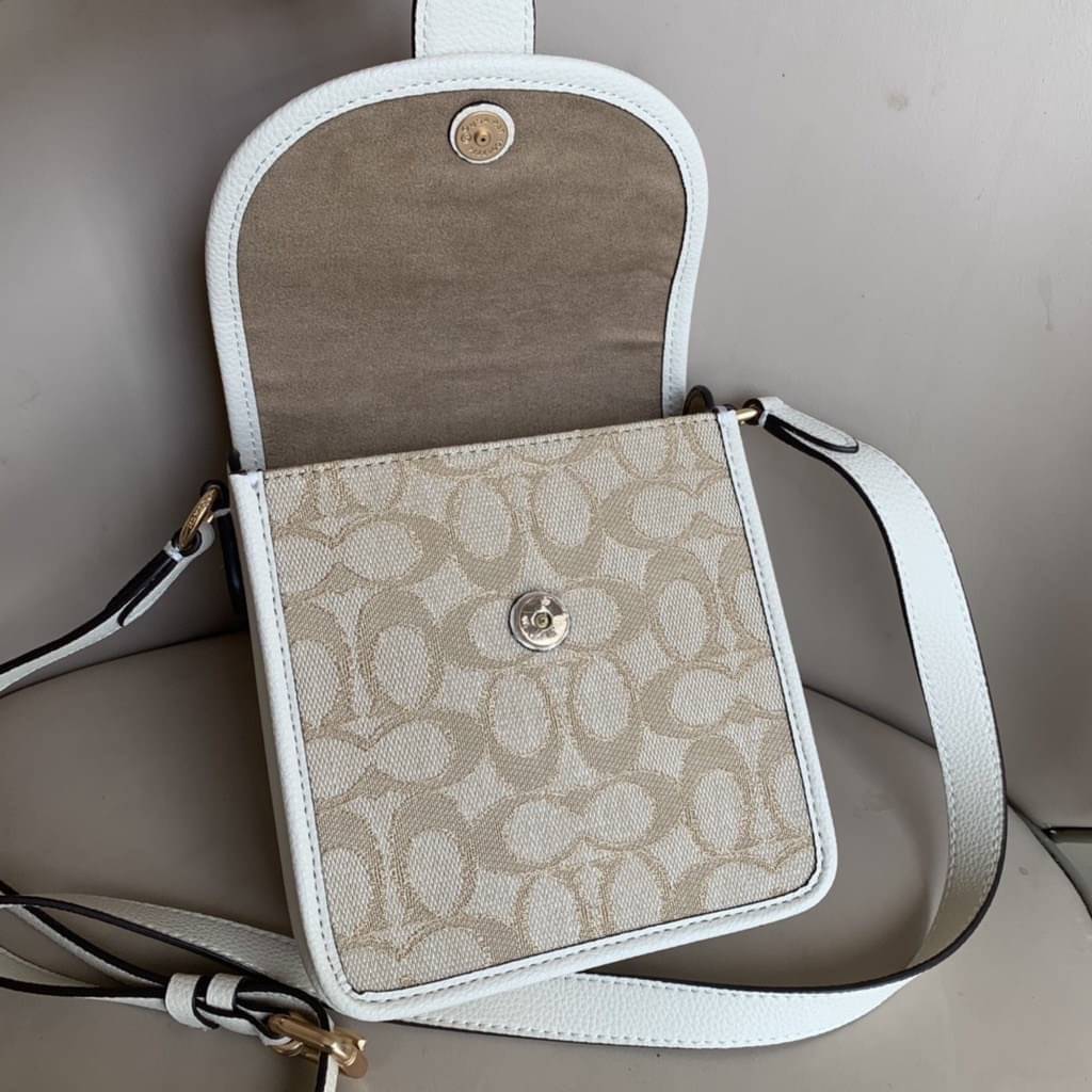 COACH North/South Lonnie Crossbody In Signature Jacquard C8321 ภาพสินค้าถ่ายจากงานขายจริง ใช้งานต่างประเทศได้