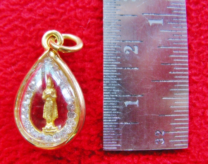 จี้พระประจำวันเกิดวันศุกร์ ปางรำพึง องค์เล็กล้อมเพชรเลี่ยมทองไมครอนค่ะ