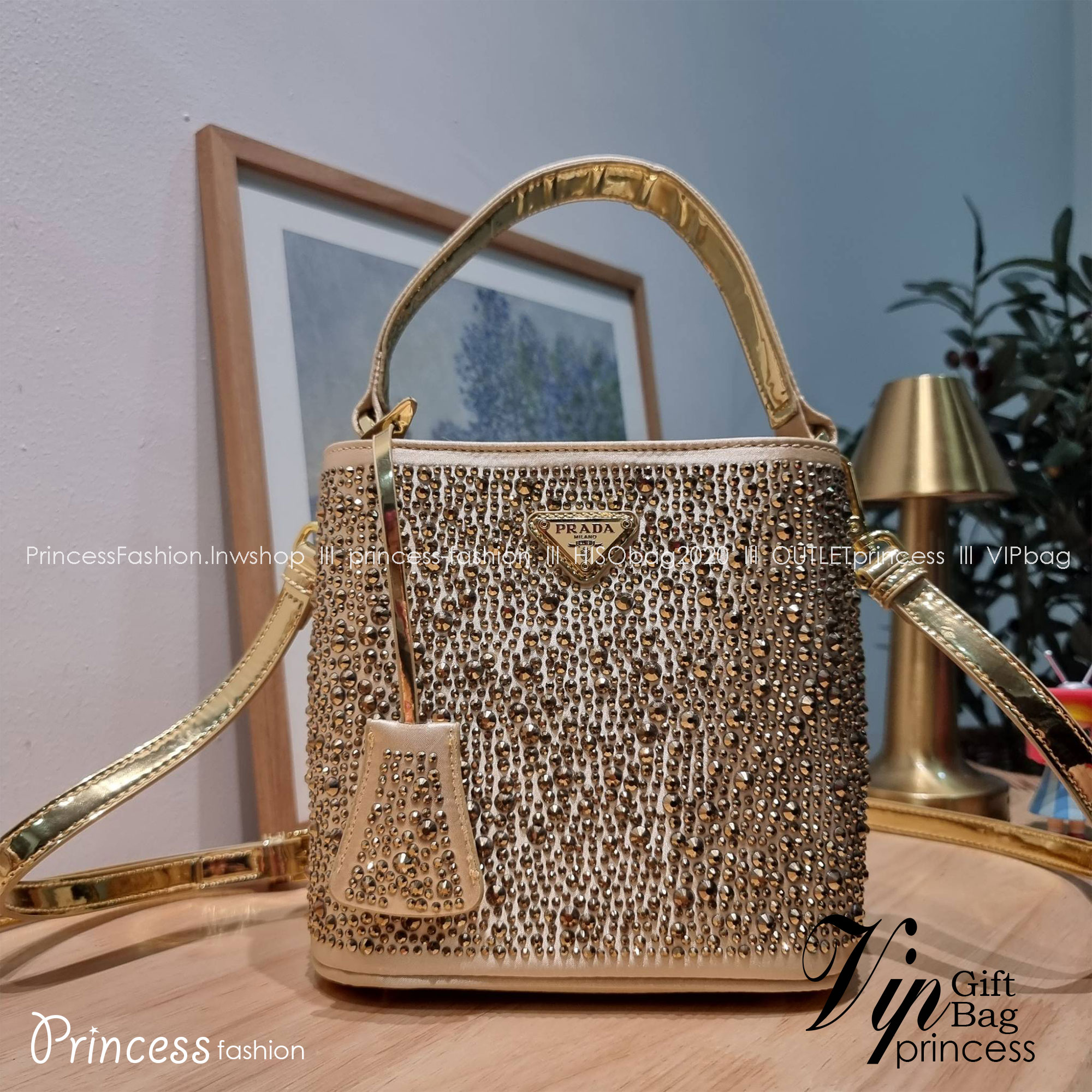 PRADA SMALL PANIER CRYSTAL EMBELLISHED TOTE BAG กระเป๋าสะพายทรงโท้ท ไซส์กำลังสวย หรูหรา โดดเด่น ถือออกงานก็ดูระยิบระยับเล่นแสง ทำให้ดูดีมีราคา