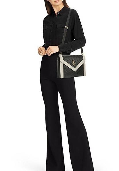 VIP SAINT LAURENT GABY SATCHEL BLACK / YSL GABY กระเป๋าสะพายดีไซน์เกร๋ รูปทรงแบบซองจดหมาย หนังลายตาราง น้องใหม่จากSaint Laurent Gaby Satchel วัสุดหนังลูกแกะแบบควิลท์ (หนังแกะสังเคราะห์) งานสไตล์วินเทจ แต่งขอบสีขาวตัดกับสีดำ ด้านหลังมีช่องสำหรับใส่ของได้ โ