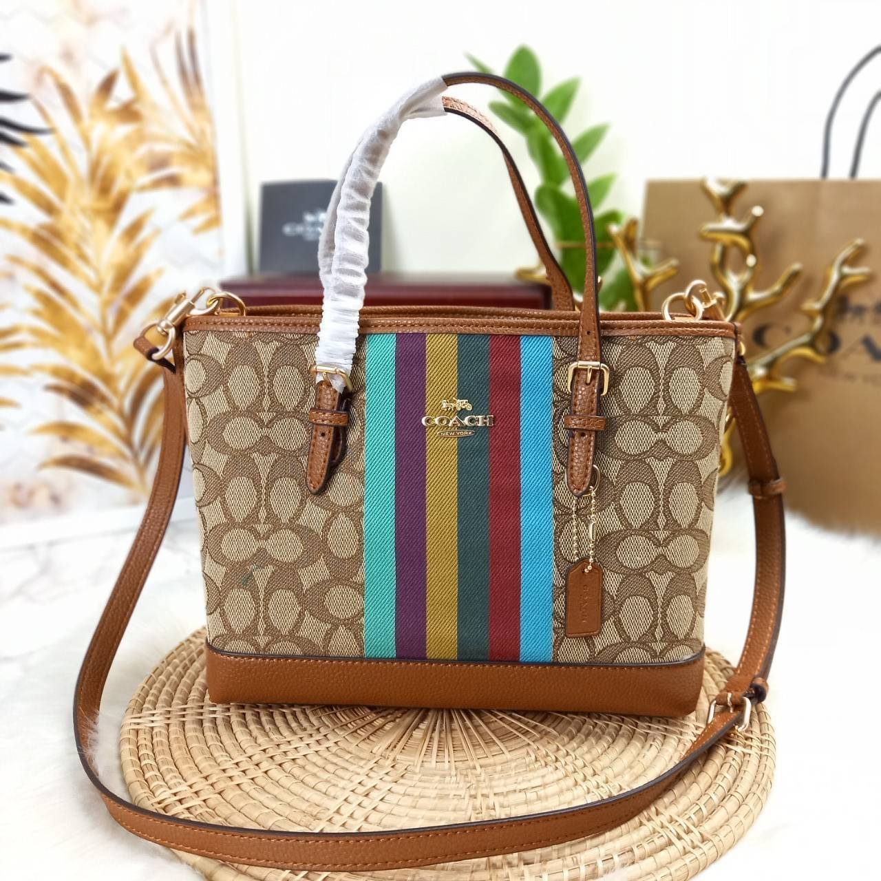 เอาอีกแล้วนะยูวว สวยน่ารักเบอร์นี้ COACH MOLLIE 25 TOTE IN SIGNATURE JACQUARD WITH STRIPES (C4086)🌺รีบมาสวยก่อนใครที่นี่เลย🤩🌈//กระเป๋าถือ กระเป๋าสะพาย ทรง TOTE ขนาดน่ารักกำลังดี ดีไซน์ใหม่ ลวดลายโดดเด่นสะดุดตา//วัสดุJACQUARDทอลาย ผ