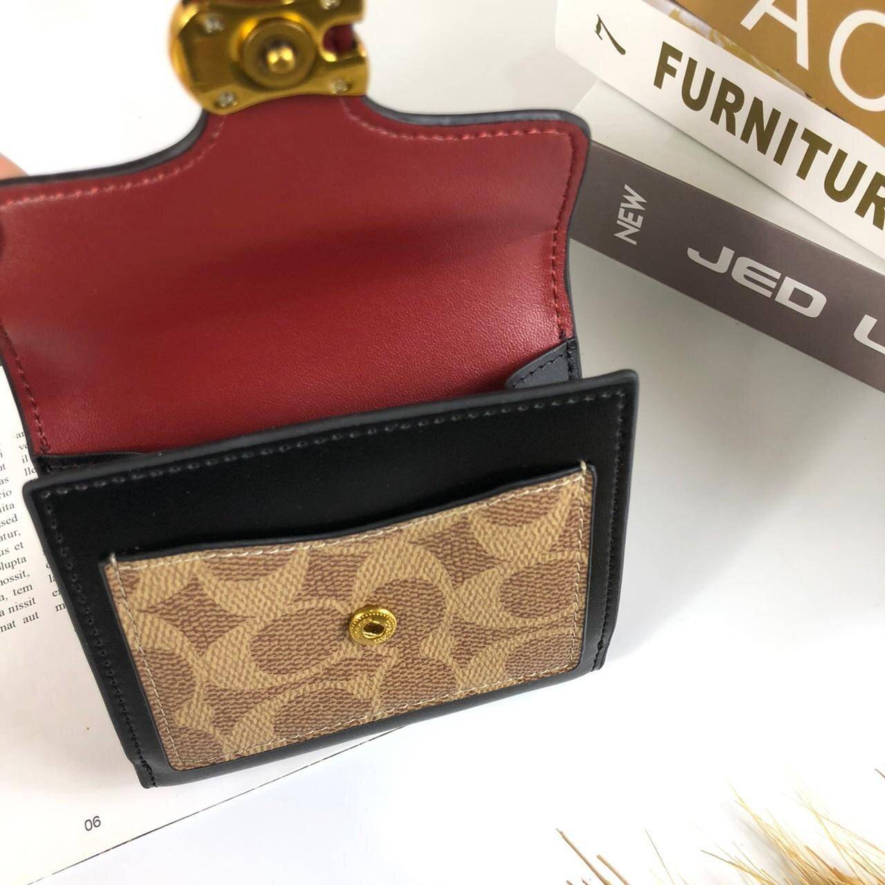 กระเป๋าสตางค์ใบสั้น COACH สามารถใช้งานได้ทั้งด้านหน้าและด้านหลัง