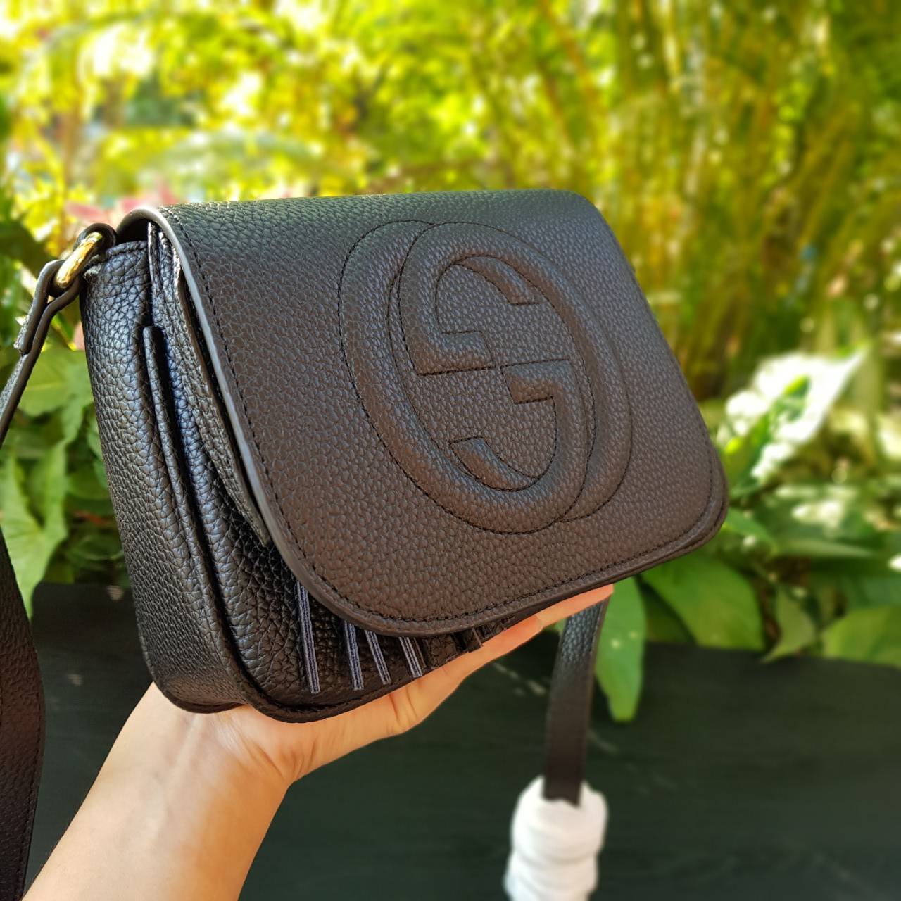 GUCCI Soho small leather disco bag กระเป๋าสะพายครอสบอดี้ทรงสวย ขนาดกำลังดี ใช้งานง่าย เข้าได้กับทุกลุค สายหนังยาวปรับระดับได้ตามการใช้งาน