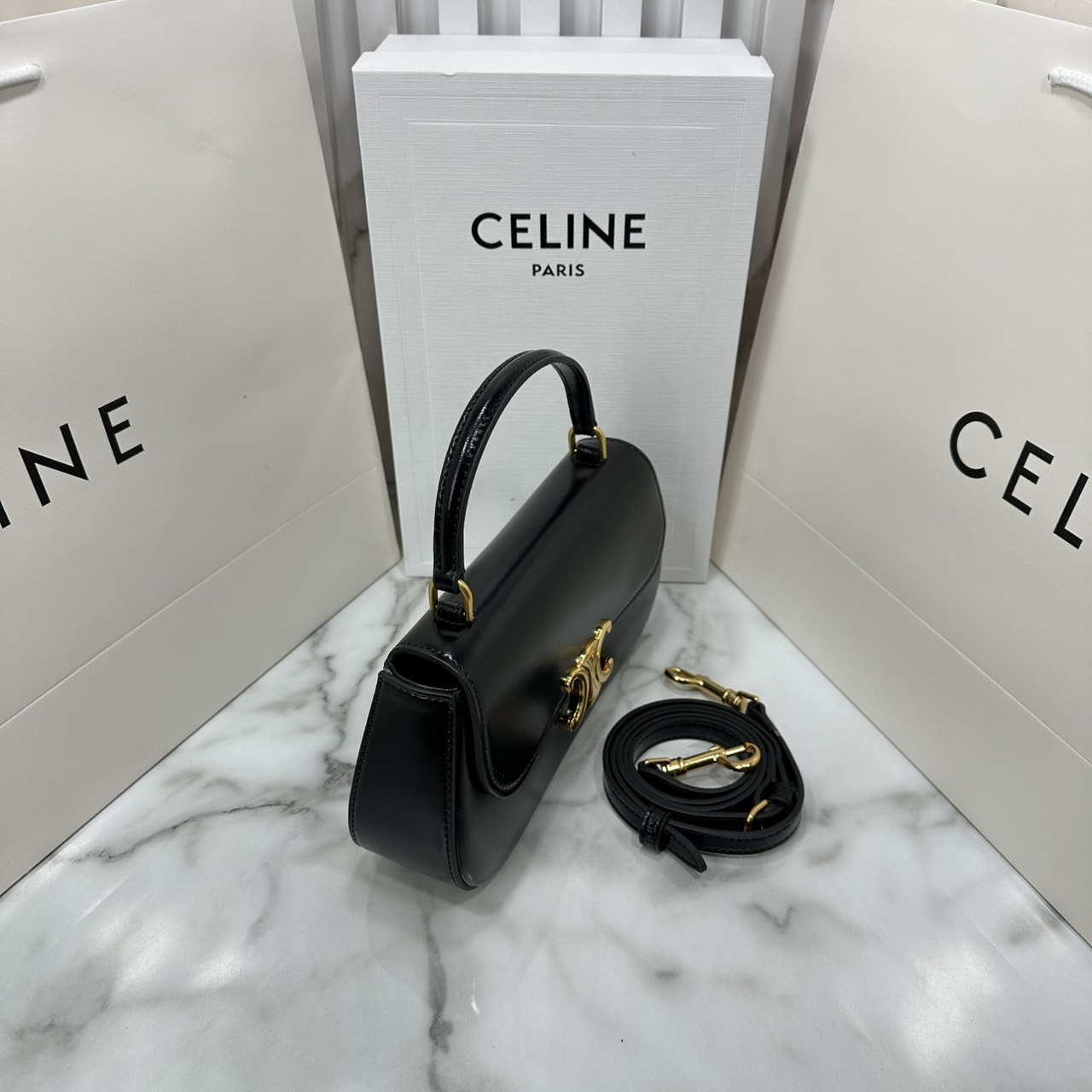 ORI หนังแท้ | CELINE TEEN CELINE LOLA IN shiny calfskin กระเป๋าสะพายทรงคลัช หนังเรียบผิวสัมผัสนุ่มลื่น คอลเลคชั่น Essentials เหนือกาลเวลาสำหรับผู้หญิงและผู้ชาย