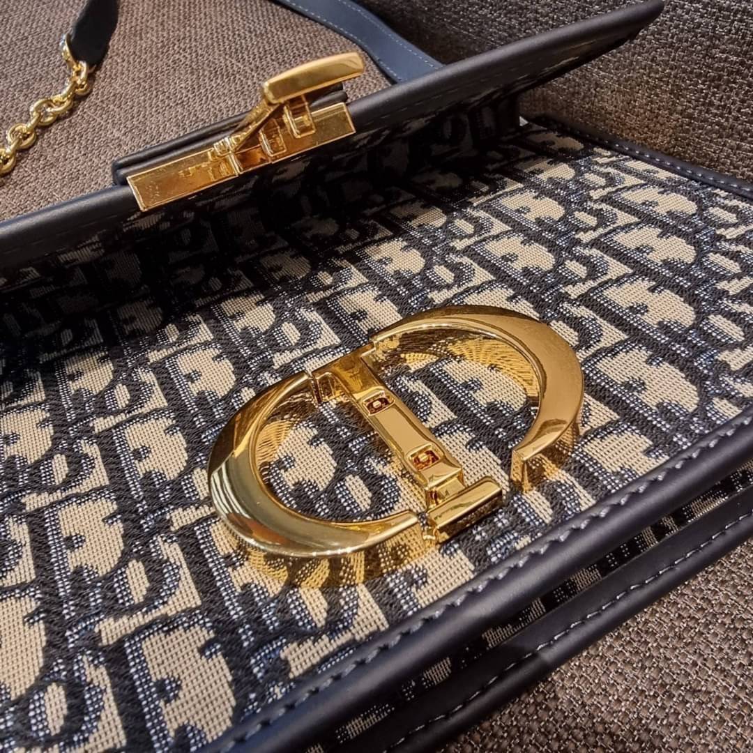 DIOR SET BAG / DIOR 30 Montaigne Bag / CD LIMITED EDITION GIFT BOX WITH GOLD STAR BOUTIQUE SET พร้อมเสิร์ฟครบชุด แรร์ไอเท็ม ที่ถูกรวมไว้ในหนึ่งเดียว กับ gift box limited จัดให้ทั้งกระเป๋าสะพายสุดหรู กระเป๋าสตางค์ใบสั้นรุ่นคลาสสิค ribbon เข้าเซ็ท และ gold 