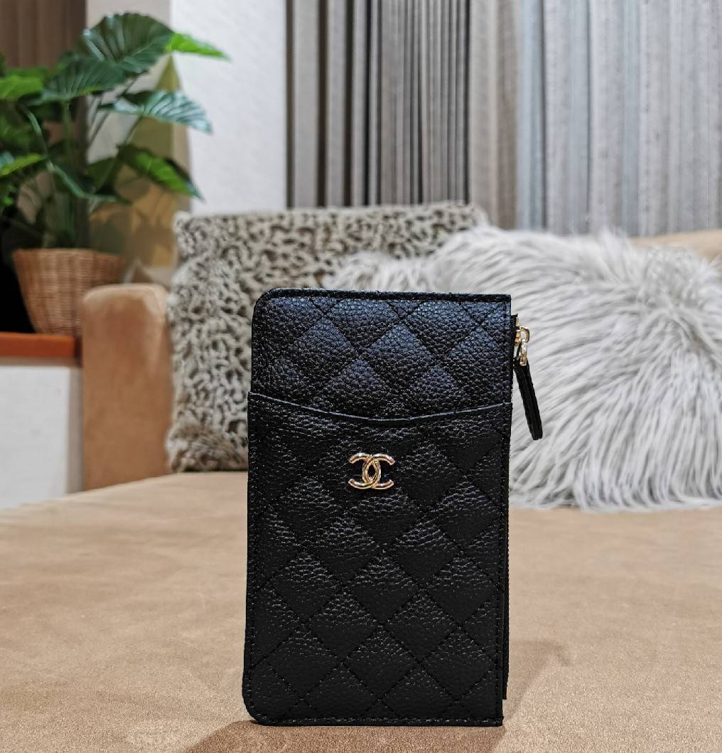 พรีเมี่ยมกิ๊ฟแท้ 100% 】Chanel Clutch Bag Gift With Purchase (GWP) กระเป๋าคลัชหรือกระเป๋าสตางค์ GWP จาก Chanel Cosmetic Counter วัสดุหนังคาเวียร์สวยหรูเปิดปิดด้วยซิปสะดวกใช้