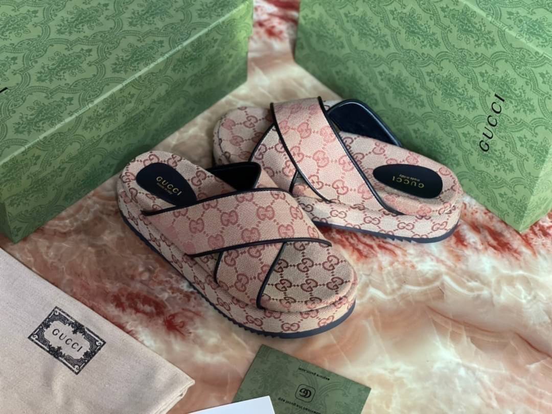 หนังแท้ GUCCI Denim Sandals / GG jacquard organic denim platform sandals / GG Shoes พร้อมส่งที่ไทย รองเท้าผ้าเดนิมเกรดเทพออริจินอล ภาพสินค้าถ่ายจากงานขายจริง ใช้งานต่างประเทศได้ค่ะ