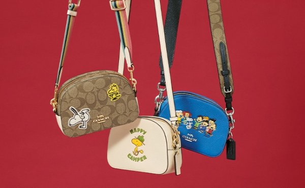 OUTLET 】COACH SNOOPY x PEANUTS MINI SERENA SATCHEL IN SIGNATURE CANVAS sling crossbody 4238 Coach Original Limited Edition Collection กระเป๋าครอสบอดี้ทรงยอดฮิต ขนาดกะทัดรัด คอลเลคชั่นพีนัท รุ่นนี้สามารถใช้ยูนิเซ็กส์ได้เลย สาวๆหนุ่มๆได้หมดไม่เกี่ยง!! รูปทร