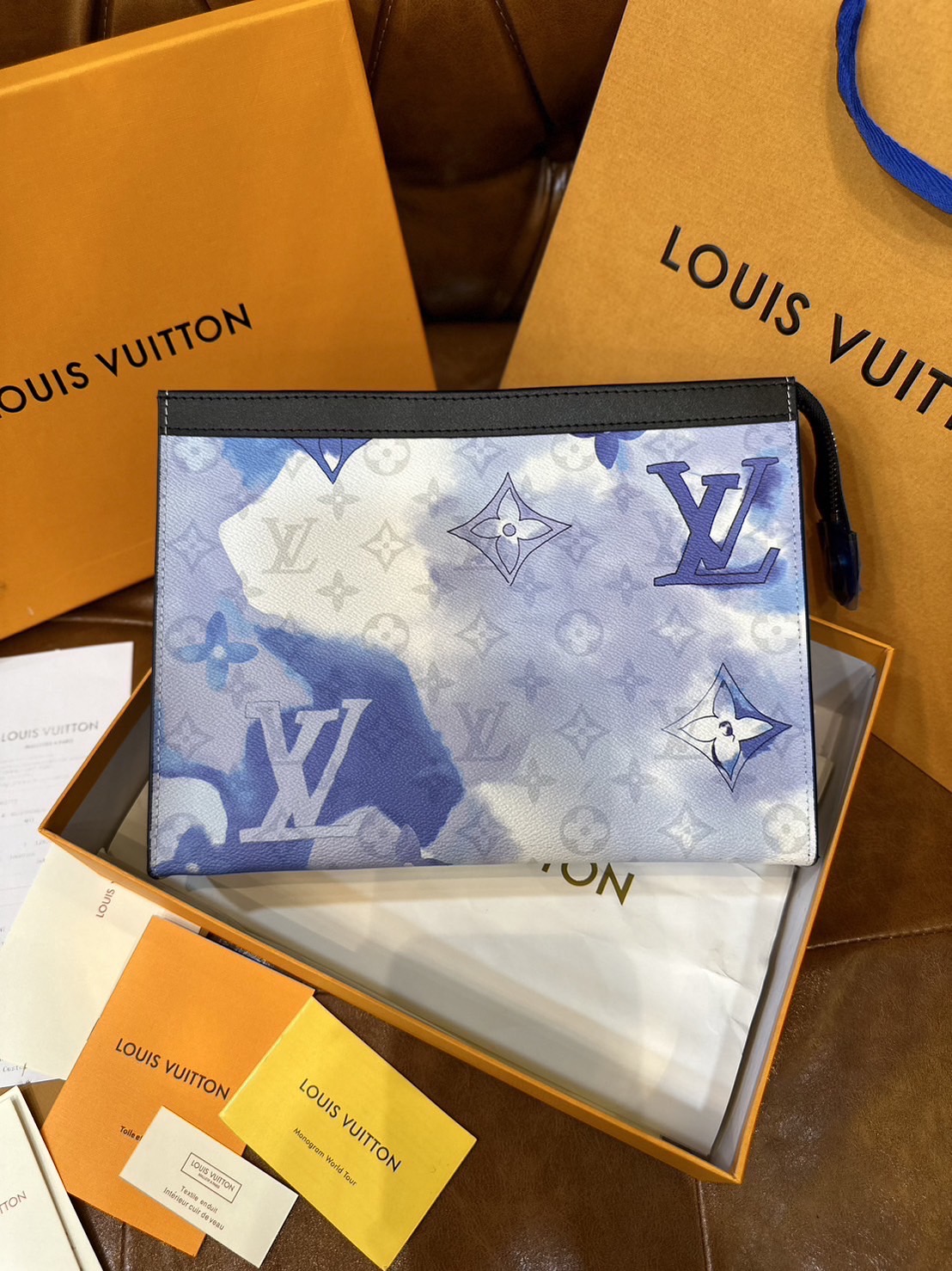 พร้อมส่ง 15 แบบ LV Pochette Voyage MM / LV Clutch กระเป๋าถือทรงคลัช ทรงพอช เกรดออริ สลับแท้ 1:1 ใช้ต่างประเทศได้ ใช้ได้ทั้งชายหญิง