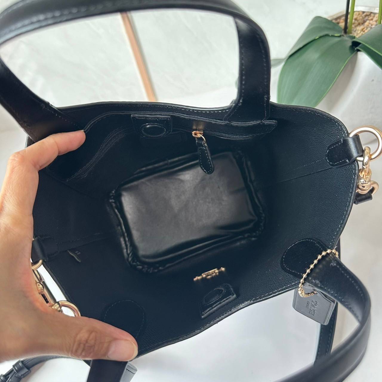 พร้อมส่ง 5 สี COACH HANNA BUCKET BAG กระเป๋าถือ/สะพายข้างทรงบักเก็ตรุ่นใหม่ดีไซน์เก๋น่ารัก เกรดท็อปออริ เกรดดีสุด สลับแท้ 1:1