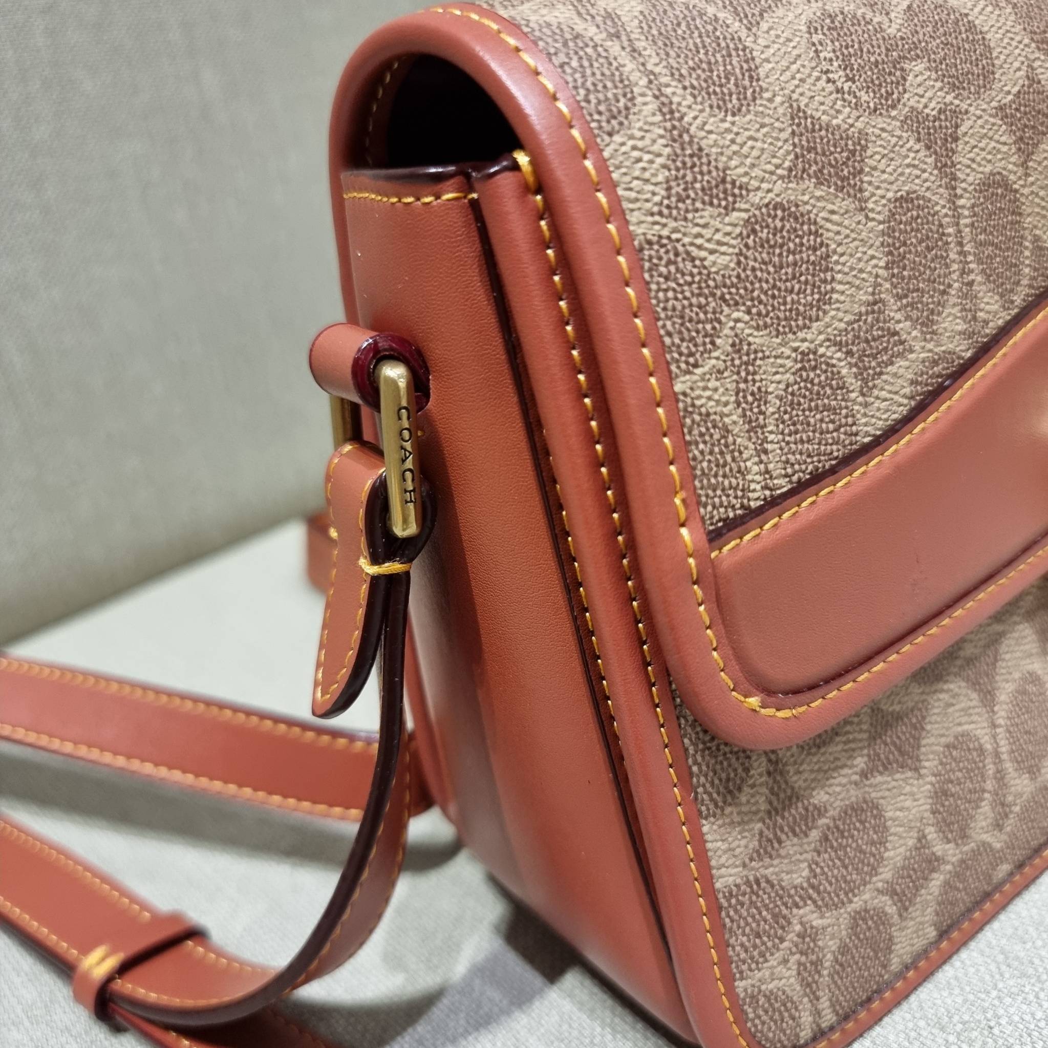 OUTLET 】COACH STUDIO SHOULDER BAG IN SIGNATURE CANVAS (C6639 C6640) สีใหม่รับความเฮง กับคอลเลคชั่นใหม่สุดอีกหนึ่ง!! มาแบบเลิศๆหรูๆมากแม่ กระเป๋าสะพายข้างลุคไฮน์ ที่ดีไซน์ออกมาได้ปัง และดูแพงมากๆ ด้วยดีเทลคลาสสิคผสานความเป็นเอกลักษณ์ เรียบง่ายแต่แฝงความมีด