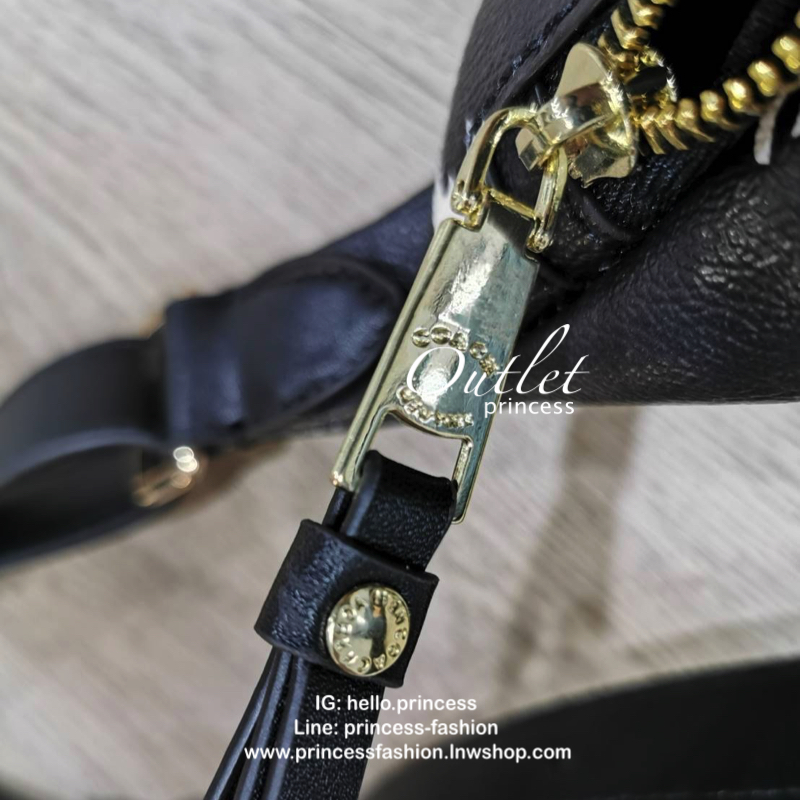 Coach Factory Belt Bag New in! กระเป๋าสะพาย คาดอก เอว วัสดุหนังเเกะสังเคราะห์ เนื้อหนา สวยอยู่ทรง อะไหล่ทอง ด้านหน้าประดับ logo brand ใส่ wallet กลาง ไม่เกิน 19 cm. มือถือได้ทุกรุ่น สายสะพายปรับได้ค่ะ