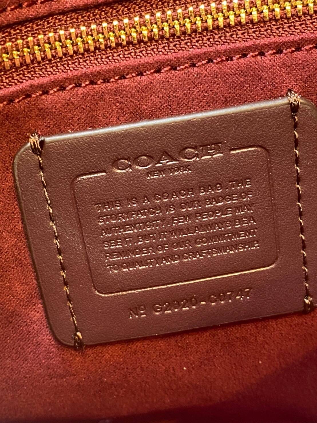 COACH BEAT SADDLE BAG WITH HORSE AND CARRIAGE C0747 ฮอตไฟลุก! สีหายาก ละมุนคุณหนู คอลเลคชั่นใหม่ ดีไซน์หรูหรา พิเศษมากๆมาพร้อมสายสะพาย 2 เส้น ใช้คู่กันหรือแยกสะพายก็สวยครบสูตร กระเป๋าสะพายทรง saddle คลาสสิค เปิด-ปิดด้วยกระดุมแน่นหนา ภายในเป็นช่องโล่ง ใส่ข