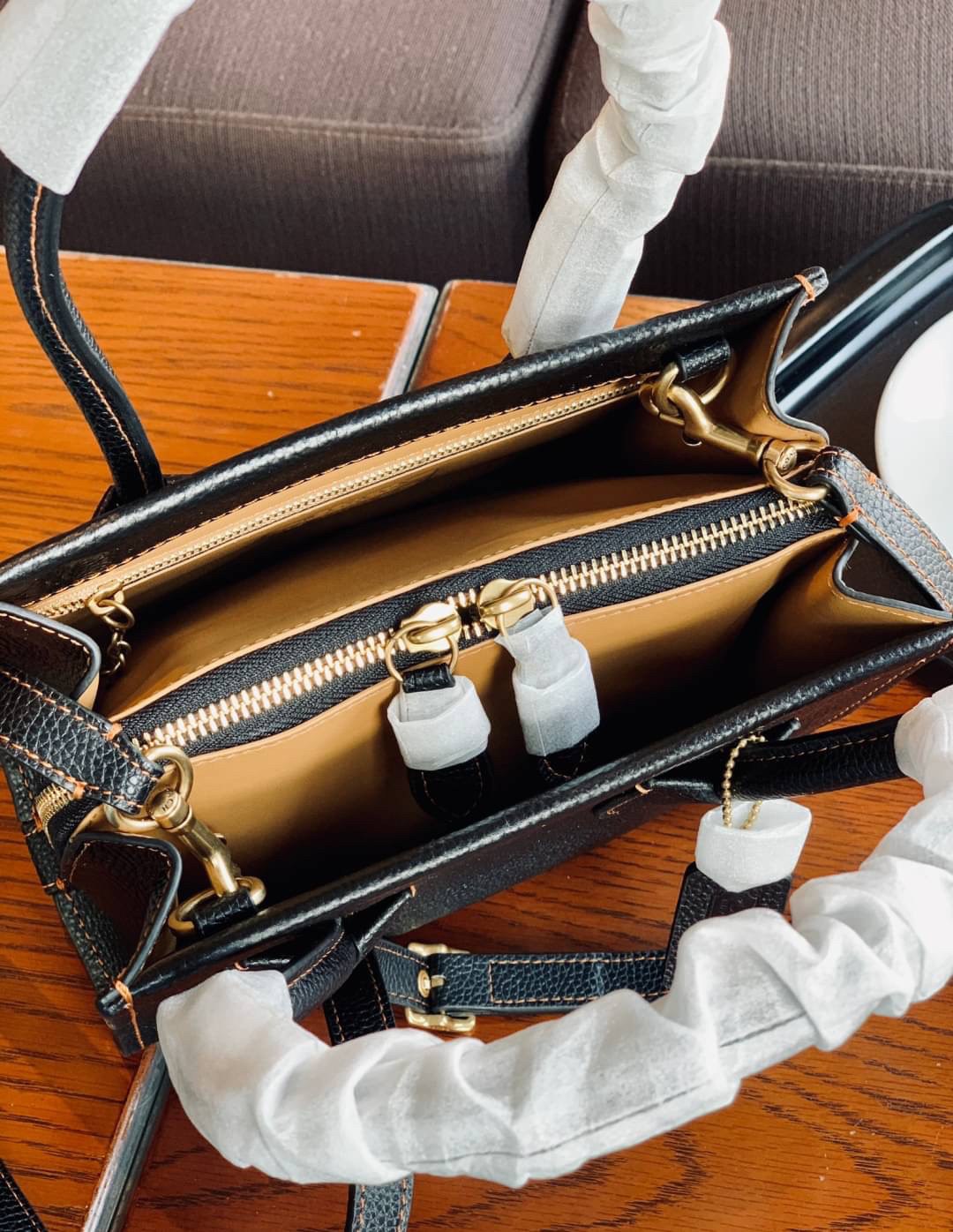 Limited Edition COACH Cashin Carry Tote Pebble Leather ((735//733//737))