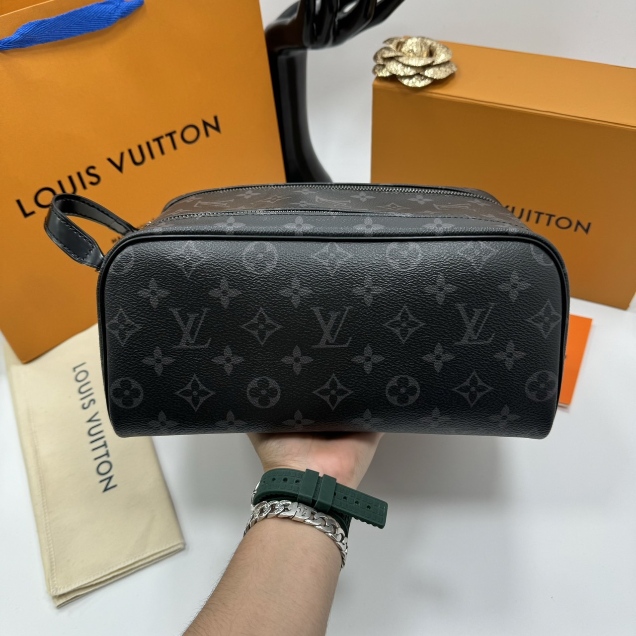 LV Clutch LV Dopp Kit Toilet Pouch Monogram / Damier Graphite Canvas กระเป๋าถือทรงพอชหรือคลัช เกรดออริ ท็อป 1:1 เกรดดีสุด แคนวาสแท้สวย ใช้งานต่างประเทศได้