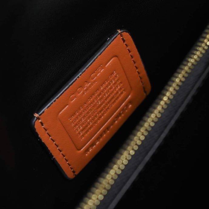 COACH PILLOW TABBY SHOULDER BAG 26 ไซส์ใหญ่ จุของได้ล้นๆ มาใหม่ขายดีที่สุด หนัง nappa หนานิ่ม นุ่มมากๆ พร้อมโลโก้รุ่นใหม่ด้วยเช่นกัน เพิ่มความหรู ดูดีเข้าไปอีกค่ะ