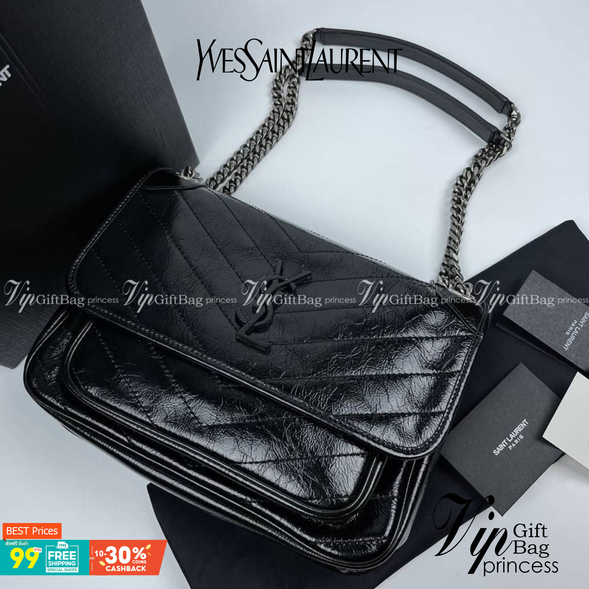 Saint Laurent Niki shoulder bag กระเป๋าสะพายรุ่นโดดเด่นด้วยโครงสร้างทำจากหนังวัว หนังมันเงา นิ่ม งานสวยมากๆ ค่ะ ด้านหน้าประดับโลโก้แบรนด์ และมีช่องสำหรับเก็บของที่หยิบใช้บ่อย ตอบโจทย์การใช้ชีวิตระหว่างวันได้ดีมากๆ สายสพายดีไซน์ได้หลายรูปแบบ แมทกับการแต่งต