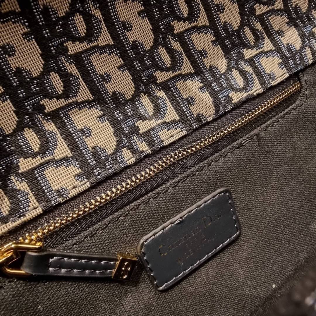 DIOR SET BAG / DIOR 30 Montaigne Bag / CD LIMITED EDITION GIFT BOX WITH GOLD STAR BOUTIQUE SET พร้อมเสิร์ฟครบชุด แรร์ไอเท็ม ที่ถูกรวมไว้ในหนึ่งเดียว กับ gift box limited จัดให้ทั้งกระเป๋าสะพายสุดหรู กระเป๋าสตางค์ใบสั้นรุ่นคลาสสิค ribbon เข้าเซ็ท และ gold 