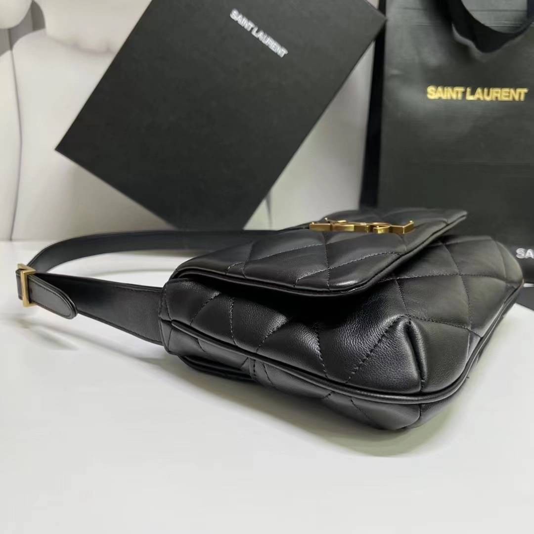 YSL le 57 hobo bag in quilted lambskin / YSL puffer handbag กระเป๋าถือหรือสะพายไหล่รุ่นใหม่ วัสดุหนังสัมผัสนิ่มมืออย่างดี ดีไซน์เรียบหรู ภายในโล่งกว้าง สามารถจุของสำคัญได้อย่างครบถ้วน ใบจริงหรูหรา ดูแพง มีไว้ติดบ้านสักใบ ยังไงก็คุ้มค่าจ้า