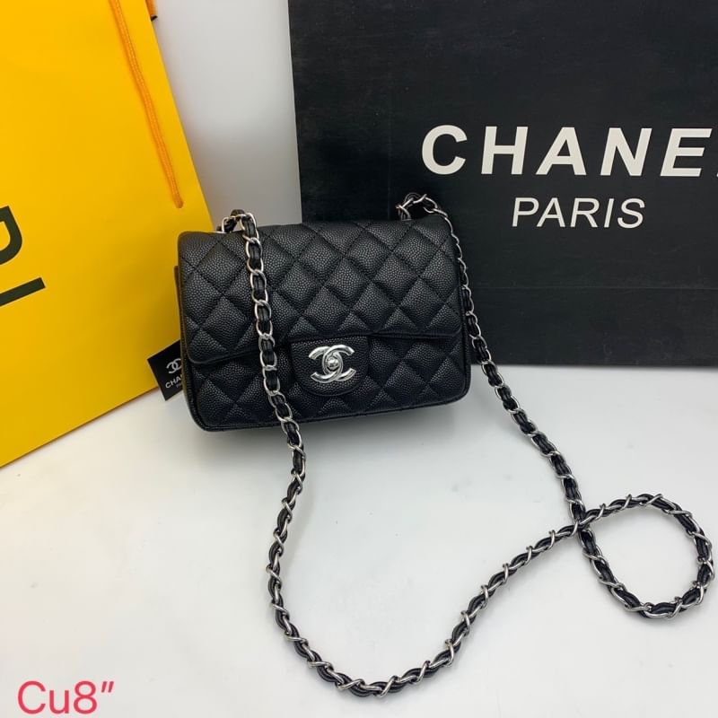 Chanel Classic mini flap bag กระเป๋าสะพายคลาสสิกรุ่นยอดนิยม ดีไซน์เรียบ หรูหรา สะพายแล้วขับผิว ไซส์มินิ สะพายเป็น everyday look หรือออกงานก็คลาสสิคสุดๆ!!