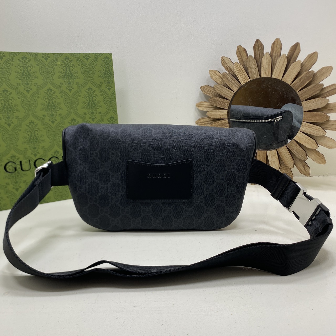 ORI หนังแท้ | GUCCI GG Emblem small belt bag กระเป๋าคาดอก/คาดเอวปรับโฉมใหม่ สวยสง่างาม สปอร์ตและเท่กว่าเดิม แต่ยังคงความคลาสสิค