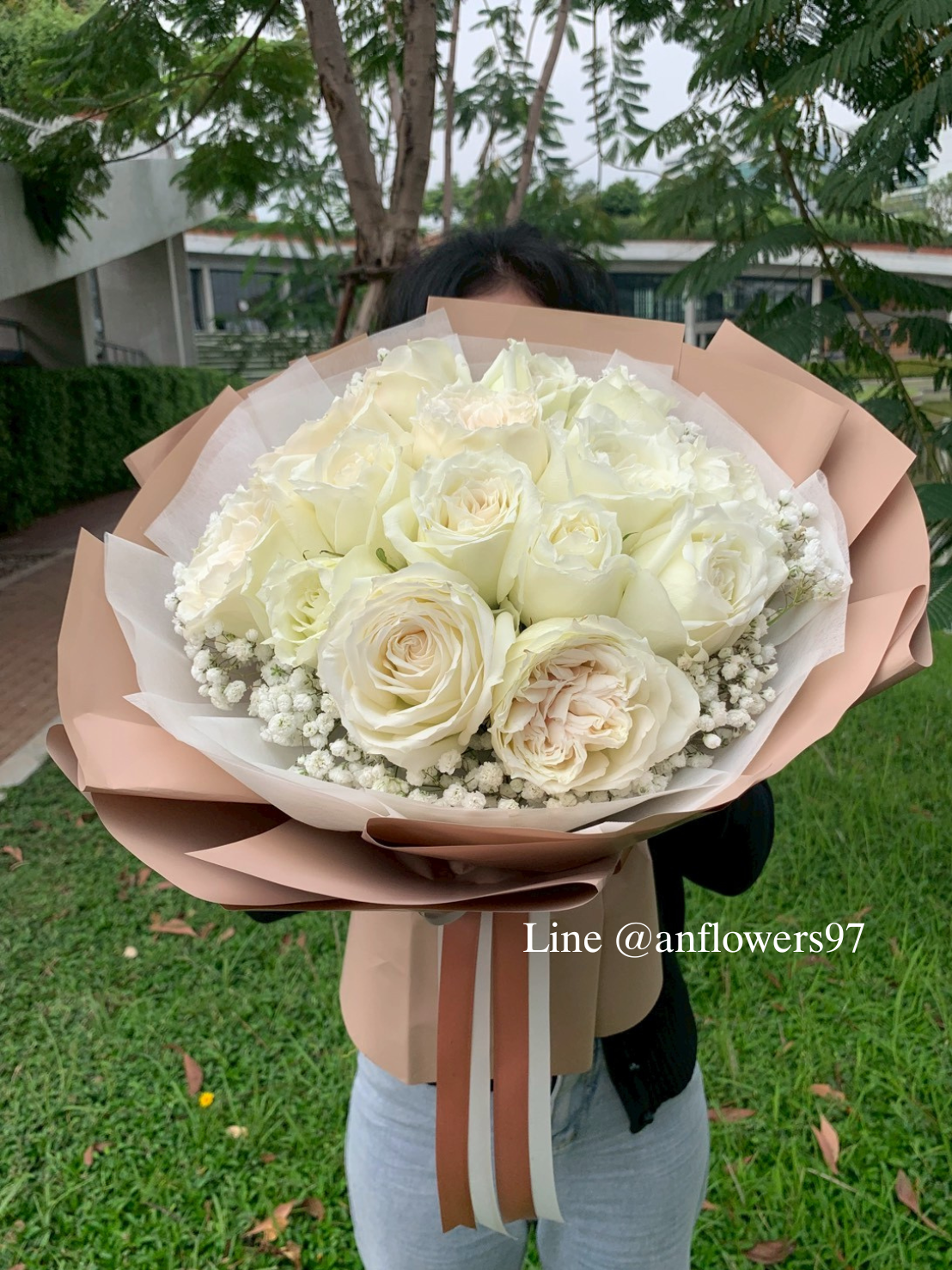 ช่อดอกกุหลาบขาว