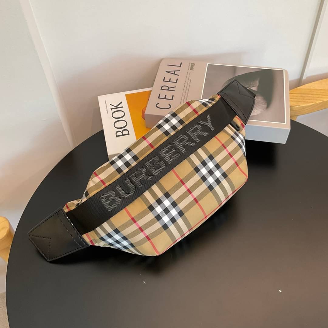 Burberry Vintage Check Sonny Belt Bag รุ่นใหม่ล่าสุด! BURBERRY FRAGRANCES BELT BAG วัสดุ100%POLYAMIDE (Nylon & Canvas)ทกระเป๋าคาดเอว คาดอกแบบ UNISEX ใช้ได้ทุกเพศ ลายวินเทจ