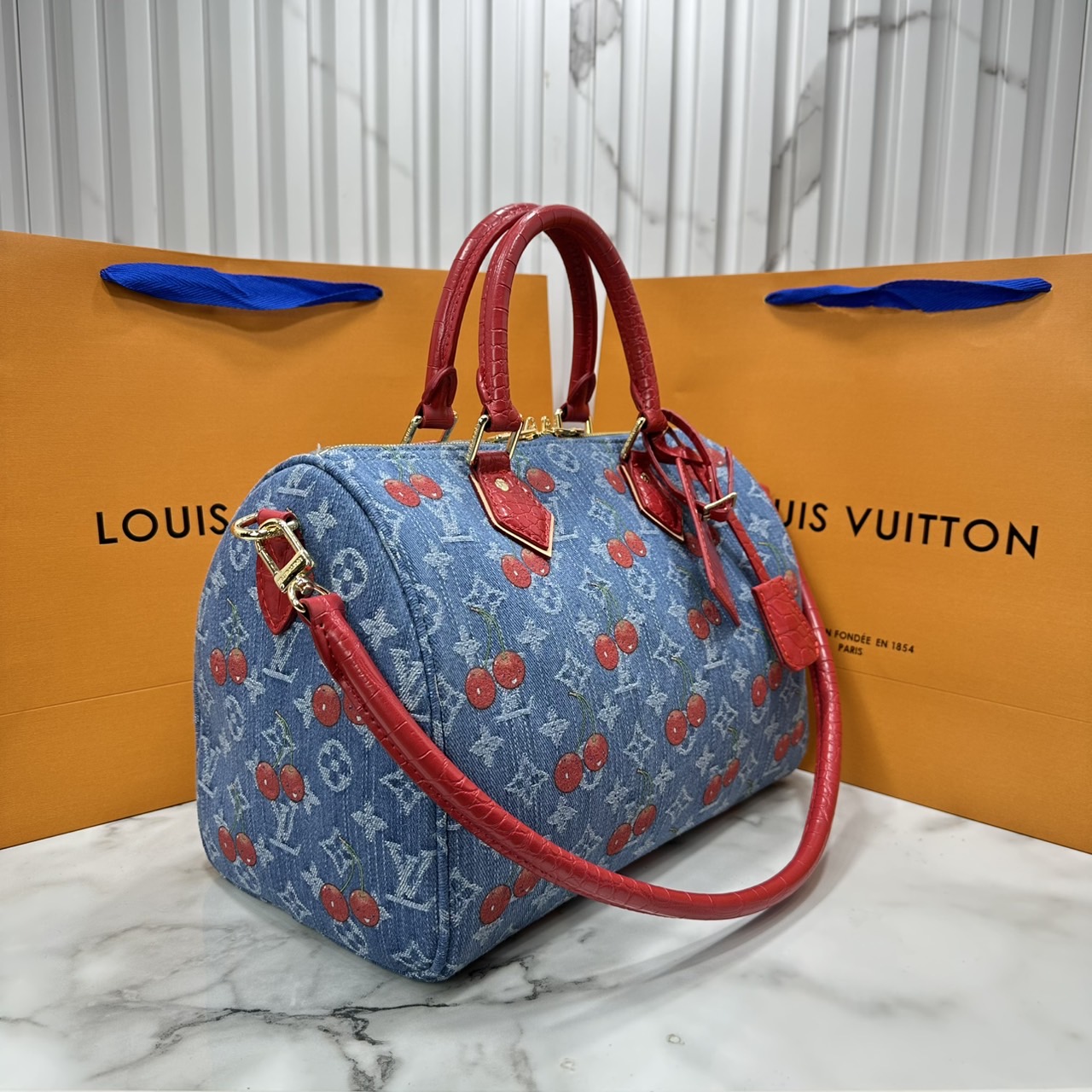 ORI หนังแท้ | LV x TM Bolsa Speedy Soft 30 Monogram cherry ช่วงนี้หน้าเชอรรี่ 🍒 กำลังออก 3 สีสุดฮอตเลือกช็อปได้เลยค่า กระเป๋าสะพายทรงหมอนใบใหญ่ ดีไซน์ใหม่มีชีวิตชีวา แสนสดใสด้วยโมโนแกรมแต่งดีเทลลายเชอร์รี่โดดเด่นสะท้อนความงามเปี่ยมสีสันอันเป็นเอกล