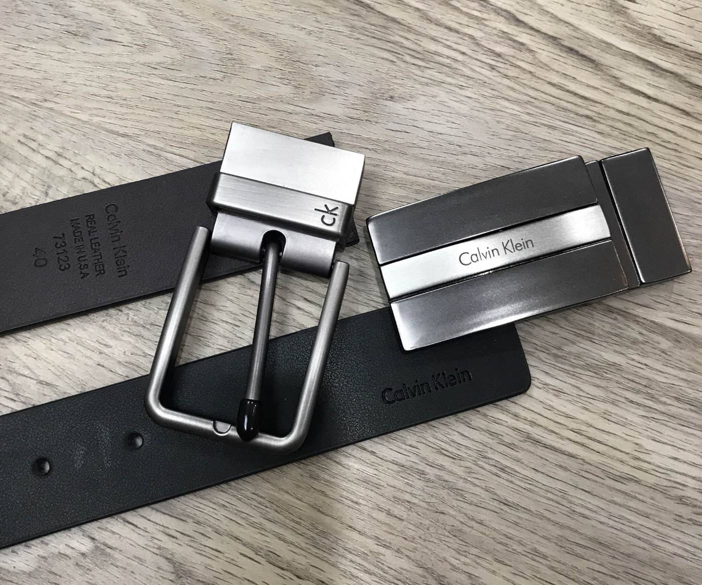 ห้ามพลาด! เซทสุดคุ้ม! ซื้อ1ได้ถึง2! CALVIN KLEIN REAL LEATHER BELT VALUE PACK Limited Edition เข็มขัดหนังแท้ พร้อมหัวเข็มขัด2แบบคุณภาพดีตามแบบฉบับของแบรนด์ สายเข็มขัดสามารถกลับด้านใช้ได้ทั้งสีดำและสีน้ำตาลเหมือนมี2เส้น2หัวสลับใช้ได้ไม่จำเจ มาพร้อมถุงกระดา