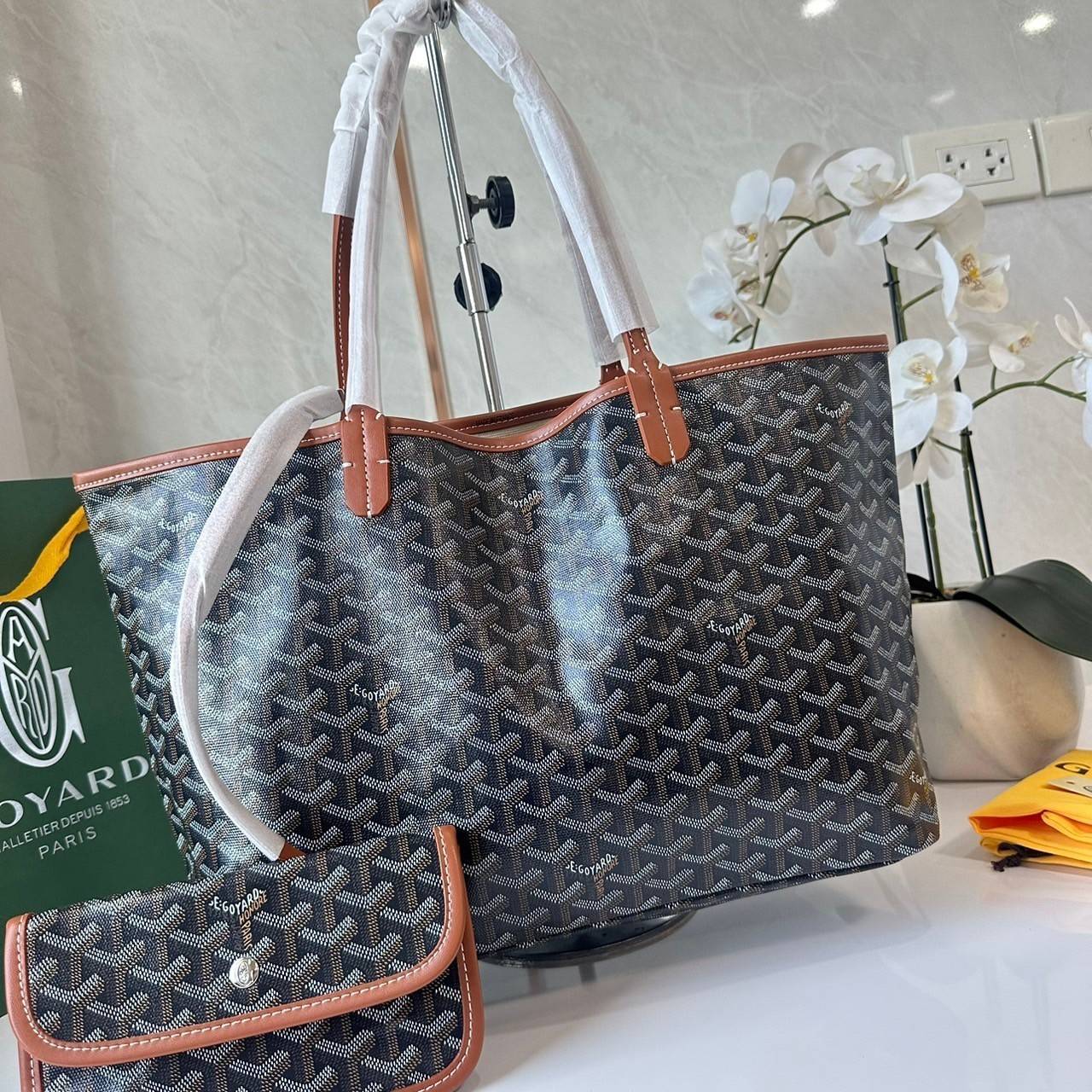 พร้อมส่ง 5 สี PM GOYARD ANJOU PM REVERSIBLE TOTE BAG / Goyard tote bag กระเป๋าทรงโท้ทใบใหญ่ เกรดไฮเอน 1:1 ใช้งานต่างประเทศได้ ภาพถ่ายจากงานขายจริง