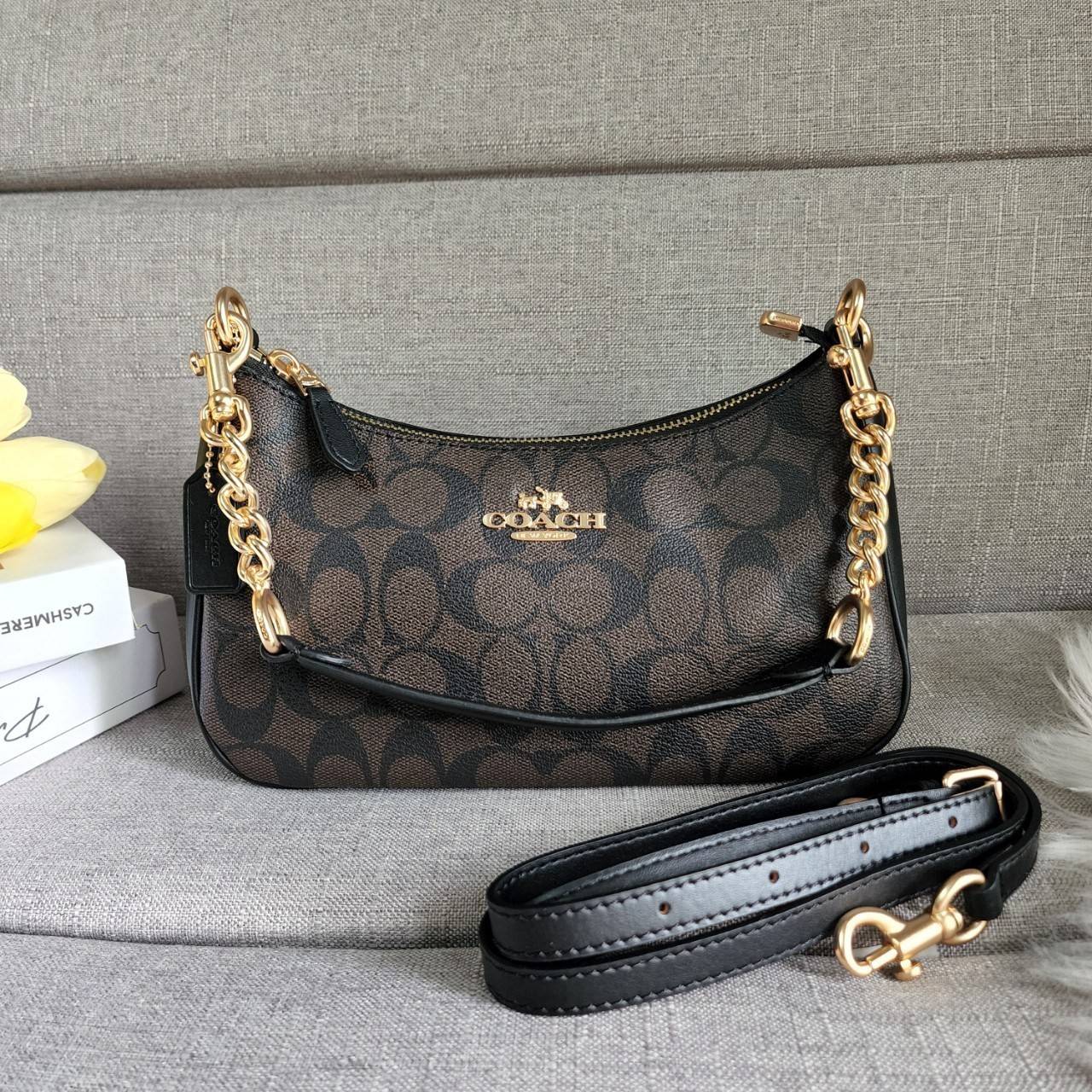 พร้อมส่งครบสี สวยทุกสีเลยค่า😘 ((CA173//CA209//CA548)) COACH TERI SHOULDER BAG 🔹กระเป๋าทรงพอช ในรูปแบบหนังแท้ หนังนิ่มสวยมากค่ะ