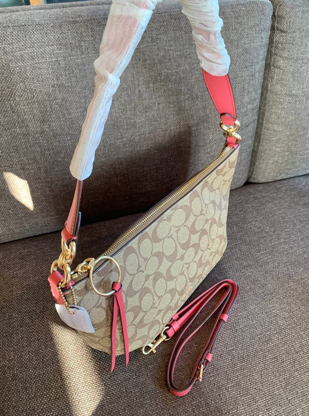 OUTLET 】ปรับราคาลง ได้ไปไม่ผิดหวังแน่นอนจ้าา💥 Coach Pebble Leather Small Skylar Hobo Shoulder Bag((90738)) พร้อมส่งที่ไทย ล่าสุด! กระเป๋าหิ้ว//สะพายข้างได้ ทรงน่ารัก ละมุน หนังแท้ หนังนิ่มมือดีมาก หลงรักแน่นอนค่าา! เปิดปิดกระเป๋าแบบซิปมีพู่ห้อย ใช