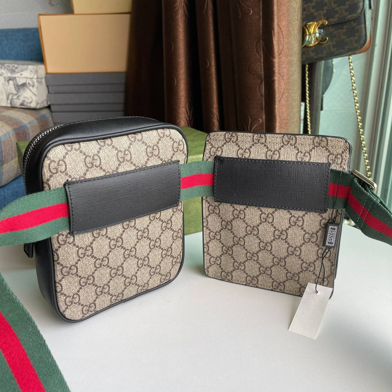 หนังแท้ Gucci GG Supreme belt bag - Neutrals A two-pouch belt bag in GG Supreme canvas with black leather trims. กระเป๋าคาดอก/คาดเอว อีกรุ่นหนึ่งที่หลายคนตามหา งานออริสวยมาก ทำจากหนังแท้ สามารถใช้ได้ทั้งผู้ชายแล้วก็ผู้หญิงสามารถคาดเอวหรือคาดอกก็ได้