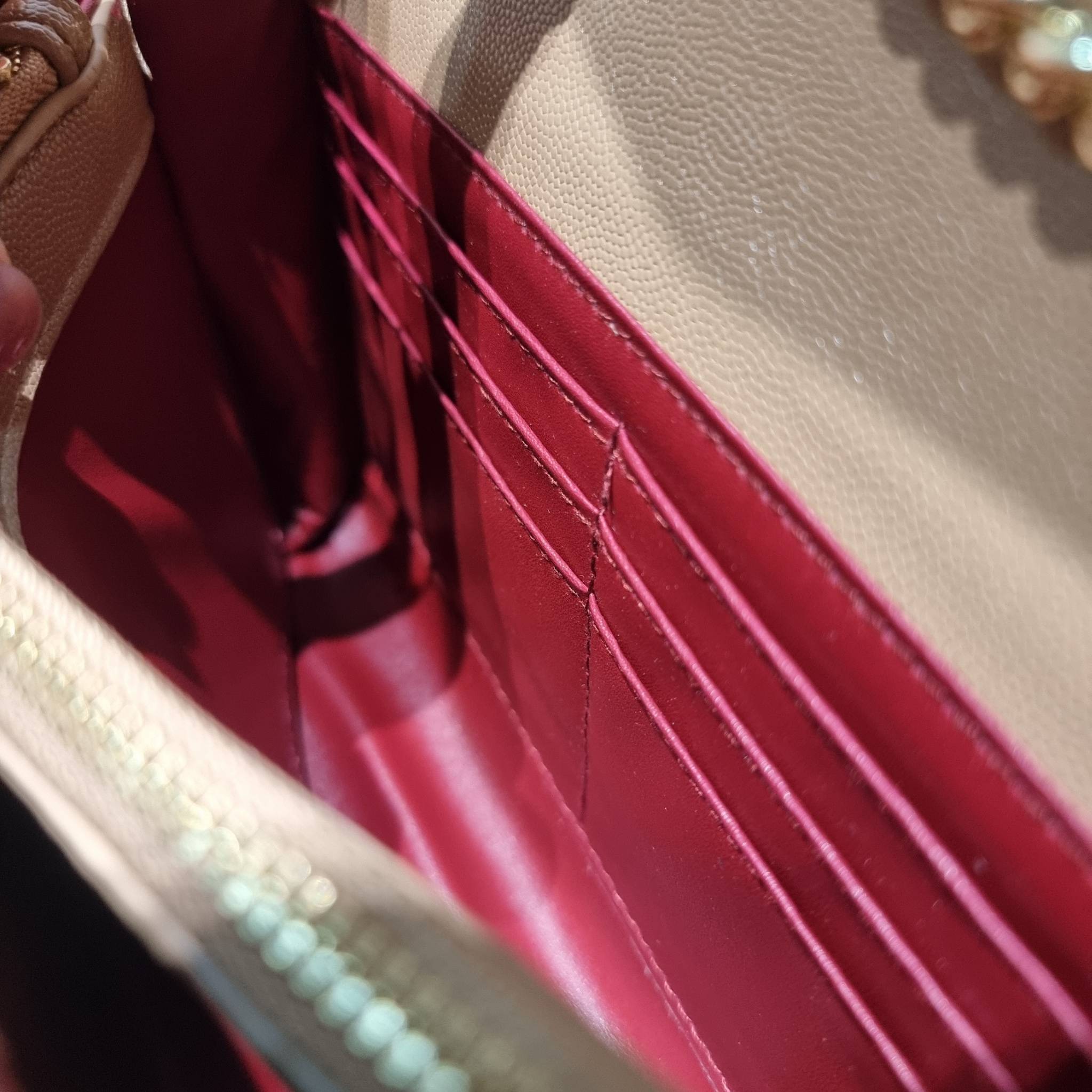 YSL WOC 9 ไม่เคยผิดหวังจริงๆ!! กับรุ่นที่สาวๆรู้กัน Yves Saint laurent clutch bag with chain กระเป๋าสะพายทรง woc สุดฮอต ดีไซน์เรียบหรู โดดเด่นด้วยโลโก้ด้านหน้า