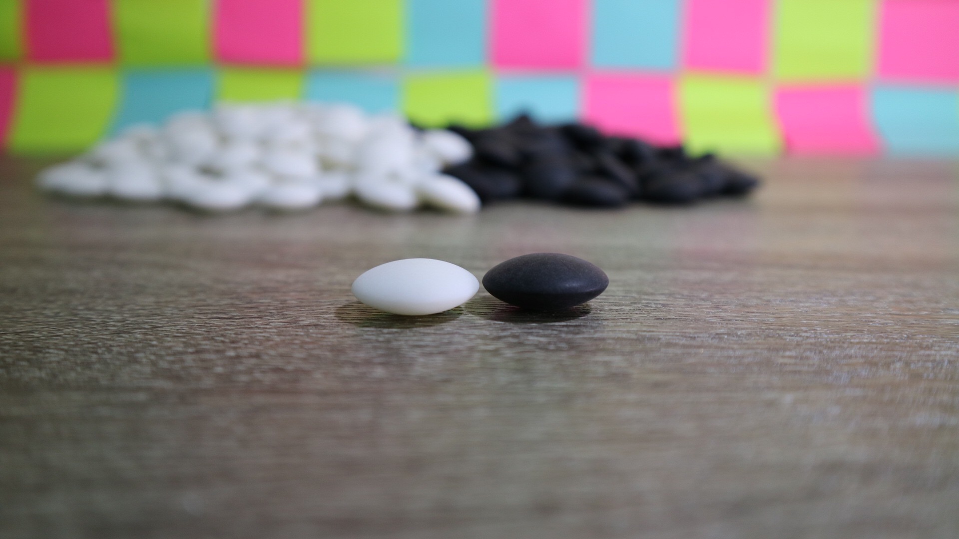 ชุดหมากล้อมกระดาน9x9เม็ดนูนสองด้านแบบแข็งพร้อมโถหมากพลาสติกทรงไม้