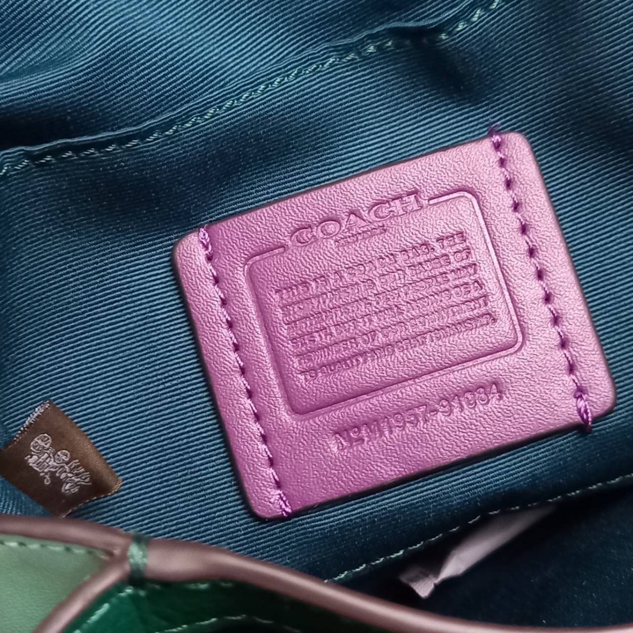 OUTLET 】COACH JADE SADDLE BAG IN COLORBLOCK (COACH 91084) สวยพิฆาตมาก สยบทุกสายตา 🌺 พร้อมส่งความสวยก่อนใคร// กระเป๋าถือ สะพาย มีสายสะพายยาว ถอดและเลื่อนปรับระดับได้ //วัสดุหนังแท้เต็มใบ หนังคุณภาพ ขึ้นทรงสวยมากๆ งานสวยคมกริบที่สุด //ฝาเปิดเป็นแบบฝ