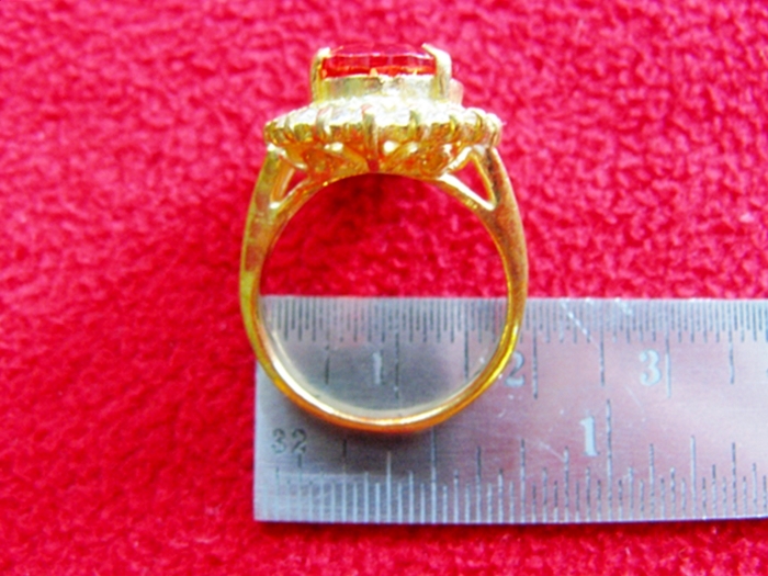 แหวนทับทิมแดงทองเหลืองล้อมเพชรแบบผู้หญิง(ราศีกรกฎ)แบบใหญ่ค่ะ