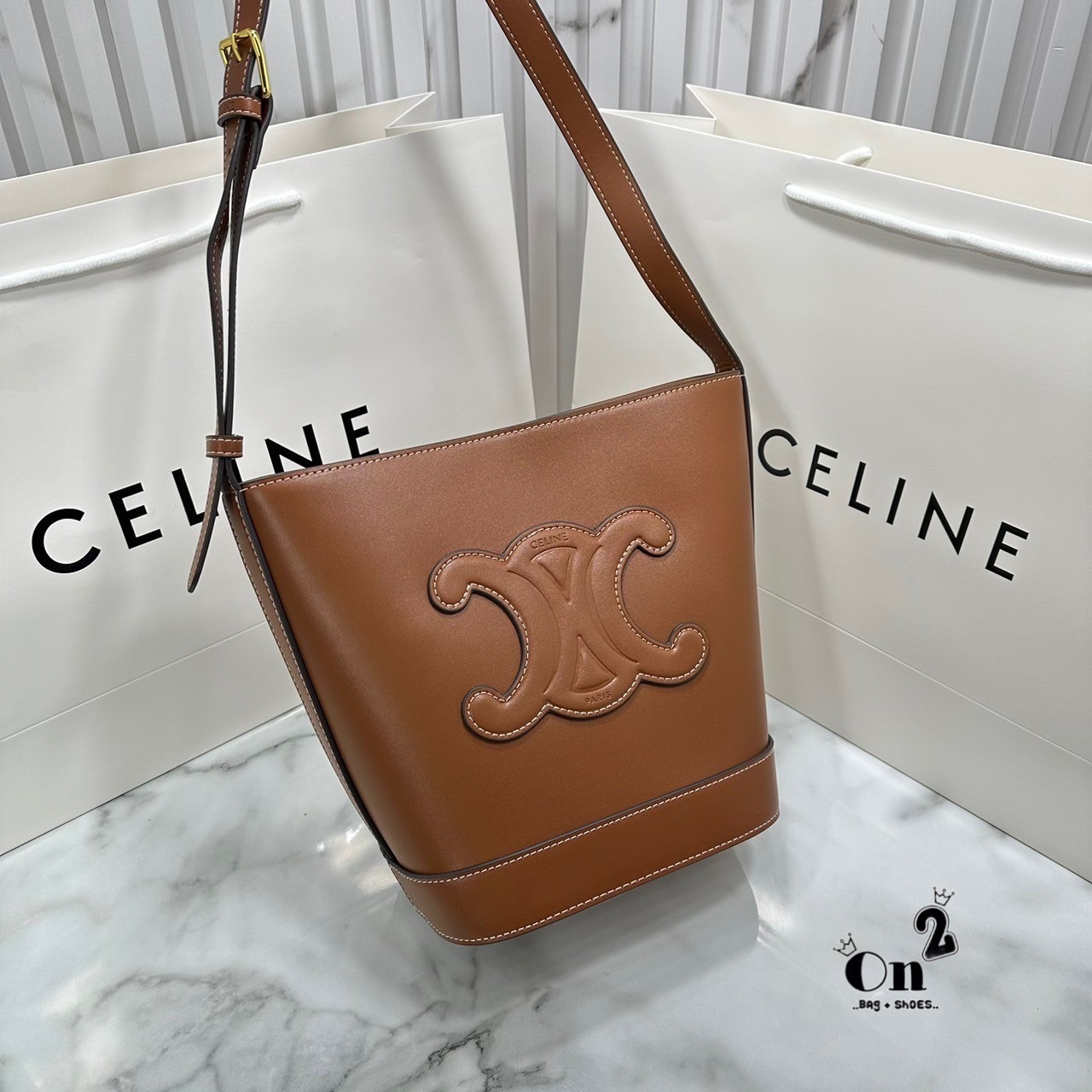 CELINE Bucket Cuir Triomphe Bag กระเป๋าสะพายทรงถัง ใช้งานง่ายที่สุด สายสะพายในตัว ปรับใช้ได้เลย หนังเรียบหรู 🧡 เกรดท็อปไฮเอน ใช้งานต่างประเทศได้