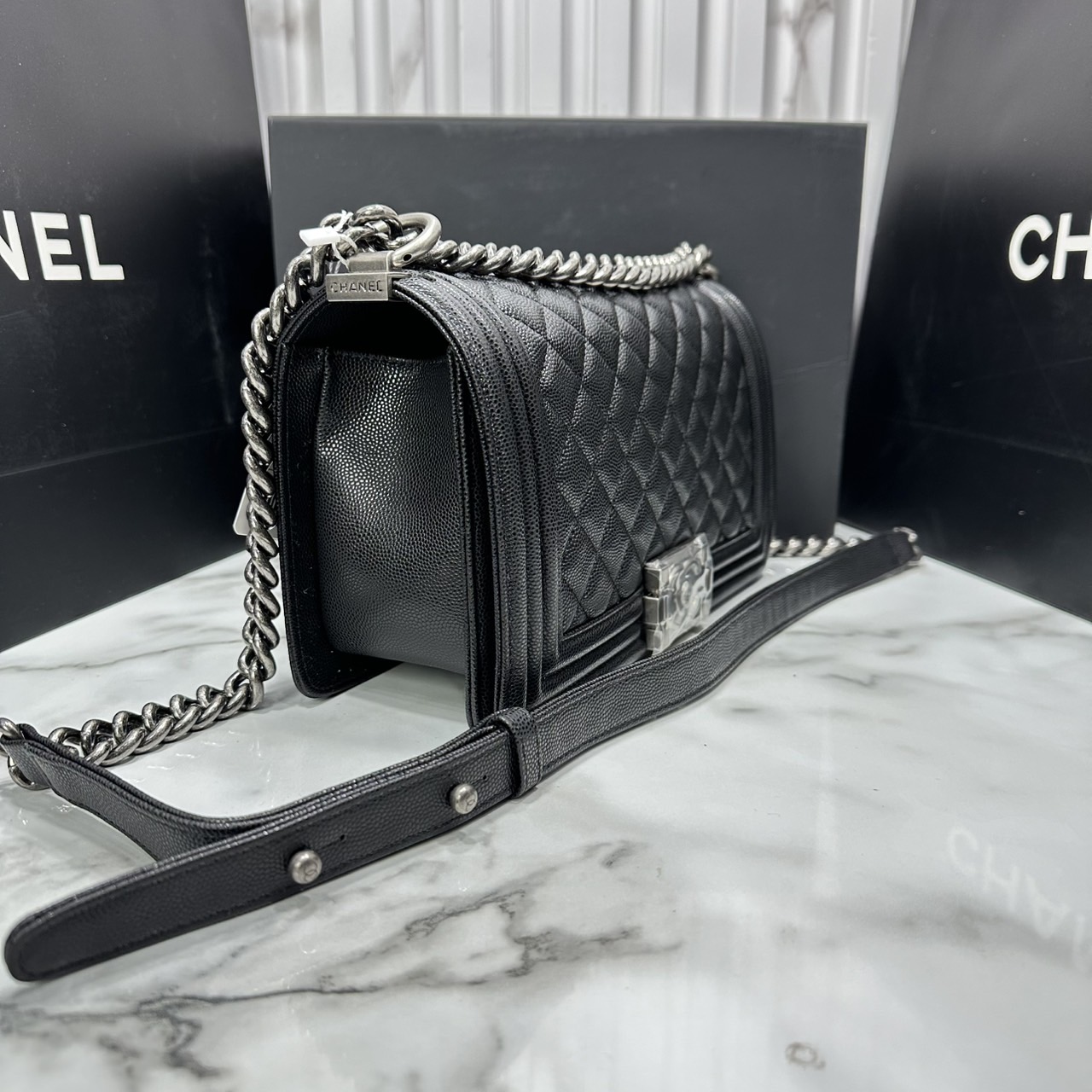 ORI หนังแท้ | CHANEL Boy 25cm shoulder bag กระเป๋าสะพายรุ่นยอดนิยม หรูหราระดับตำนาน สวยงามเหนือกาลเวลา