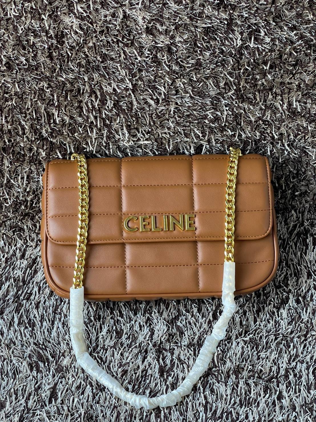 CELINE CHAIN SHOULDER BAG MATELASSE MONOCHROME CELINE in Quilted Goatskin กระเป๋าเทรนด์กระเป๋าสุดฮอตแต่ยังคงความคลาสสิก