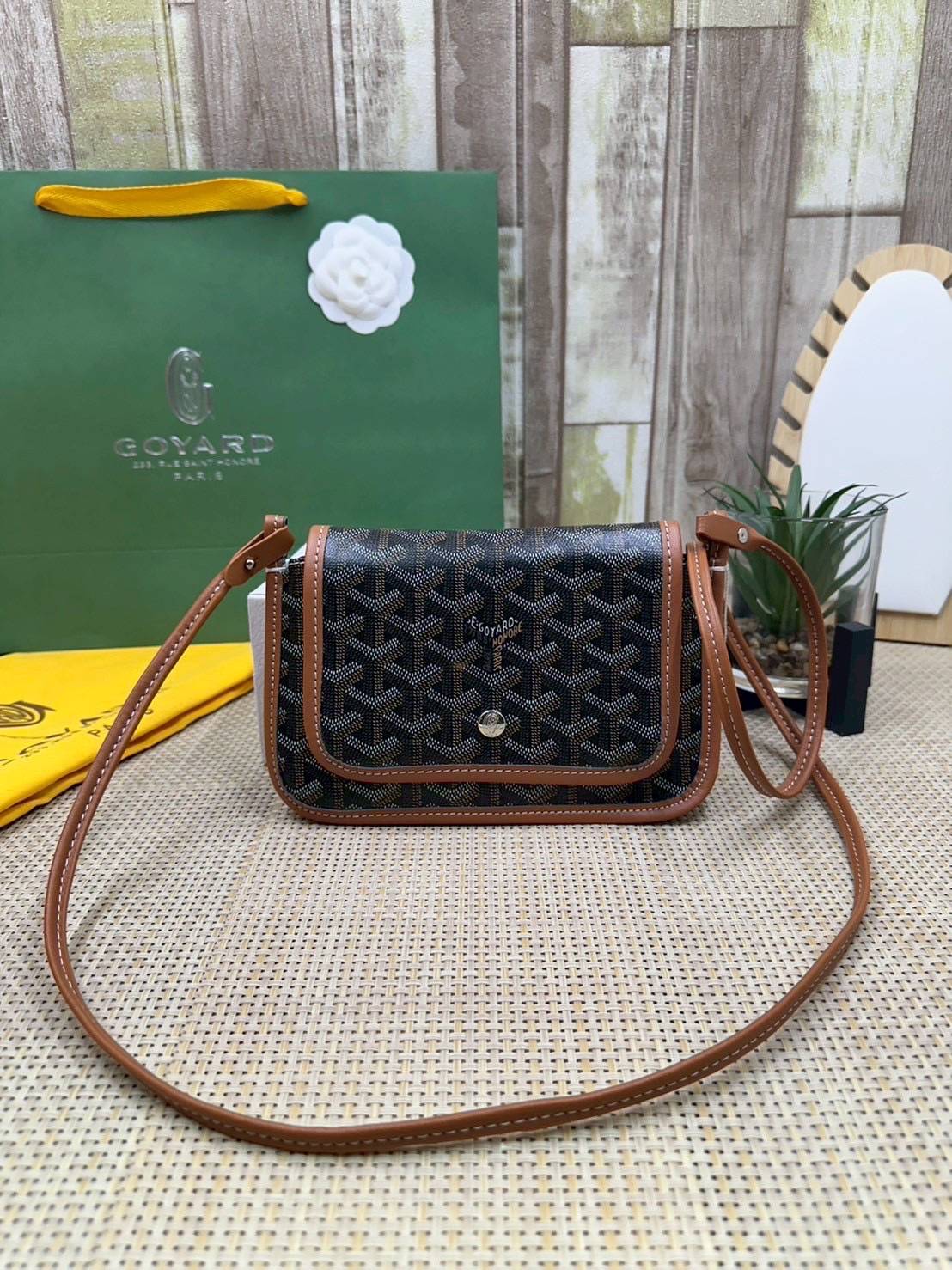 พร้อมส่ง 10 สี ORI หนังแท้ | GOYARD Plumet pouch-wallet กระเป๋าสะพายใบเล็กกะทัดรัด ดีไซน์กระเป๋าสตางค์ Plumet ดีไซน์มาพร้อมช่องใส่เหรียญ ธนบัตร และบัตรต่างๆ