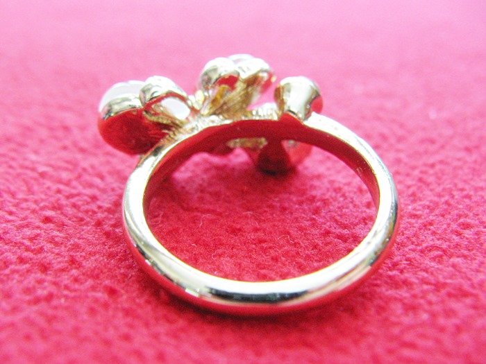 สินค้าหมดค่ะ แหวนหินมูนสโตน โรเดียมสีทอง รูปผีเสื้อ ประดับเพชรและคริสตัล(ราศีเมถุนและกรกฎ)ค่ะ