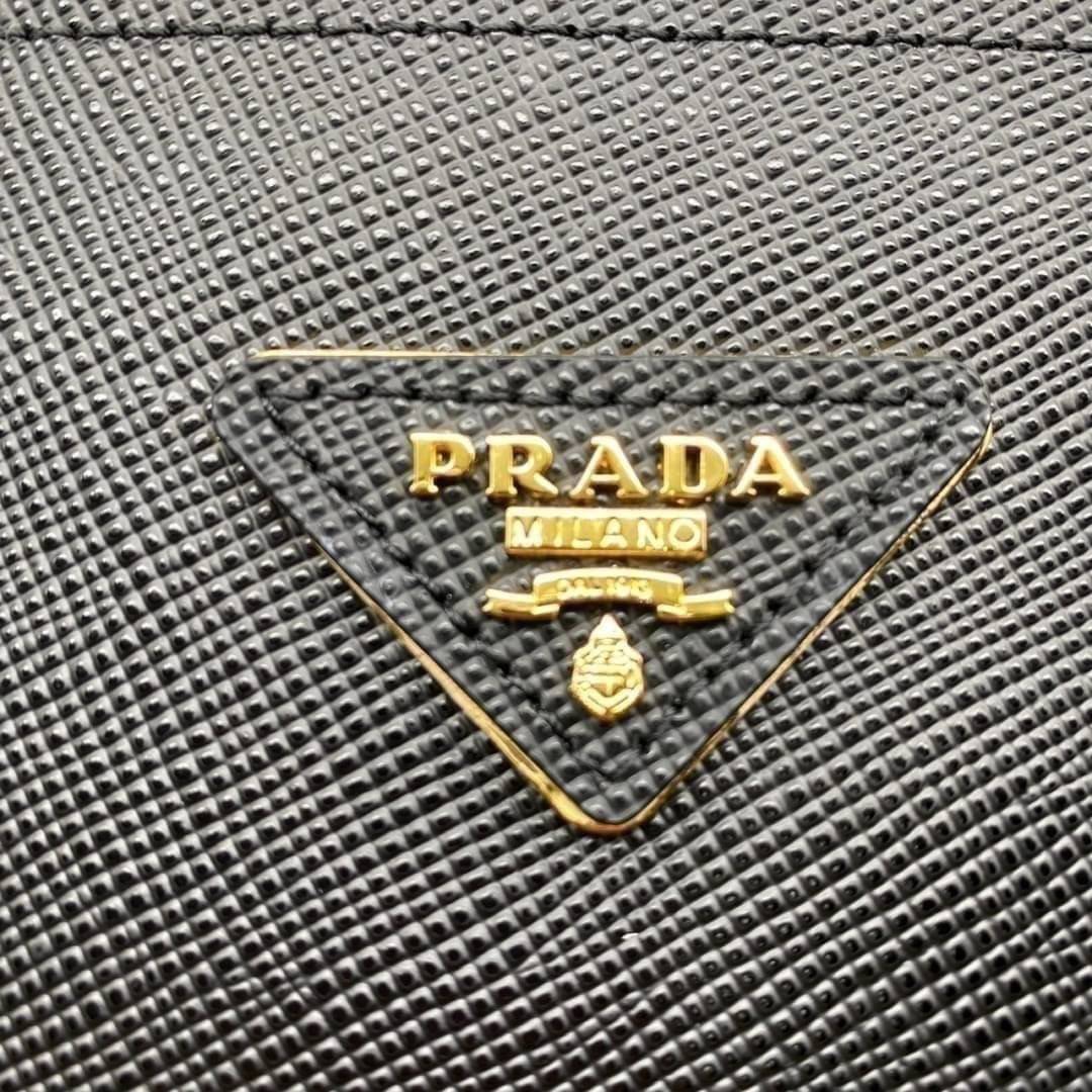 Prada Panier Saffiano Leather Bag / PRADA Saffiano Bucket Bag กระเป๋าสะพายทรง bucket ไซส์น่ารักน่าใช้ ภายในโล่งกว้าง ใส่ของสำคัญได้เลย รีบจับจองกันน้า ราคาสุดคุ้มแบบนี้ ตำเลย!