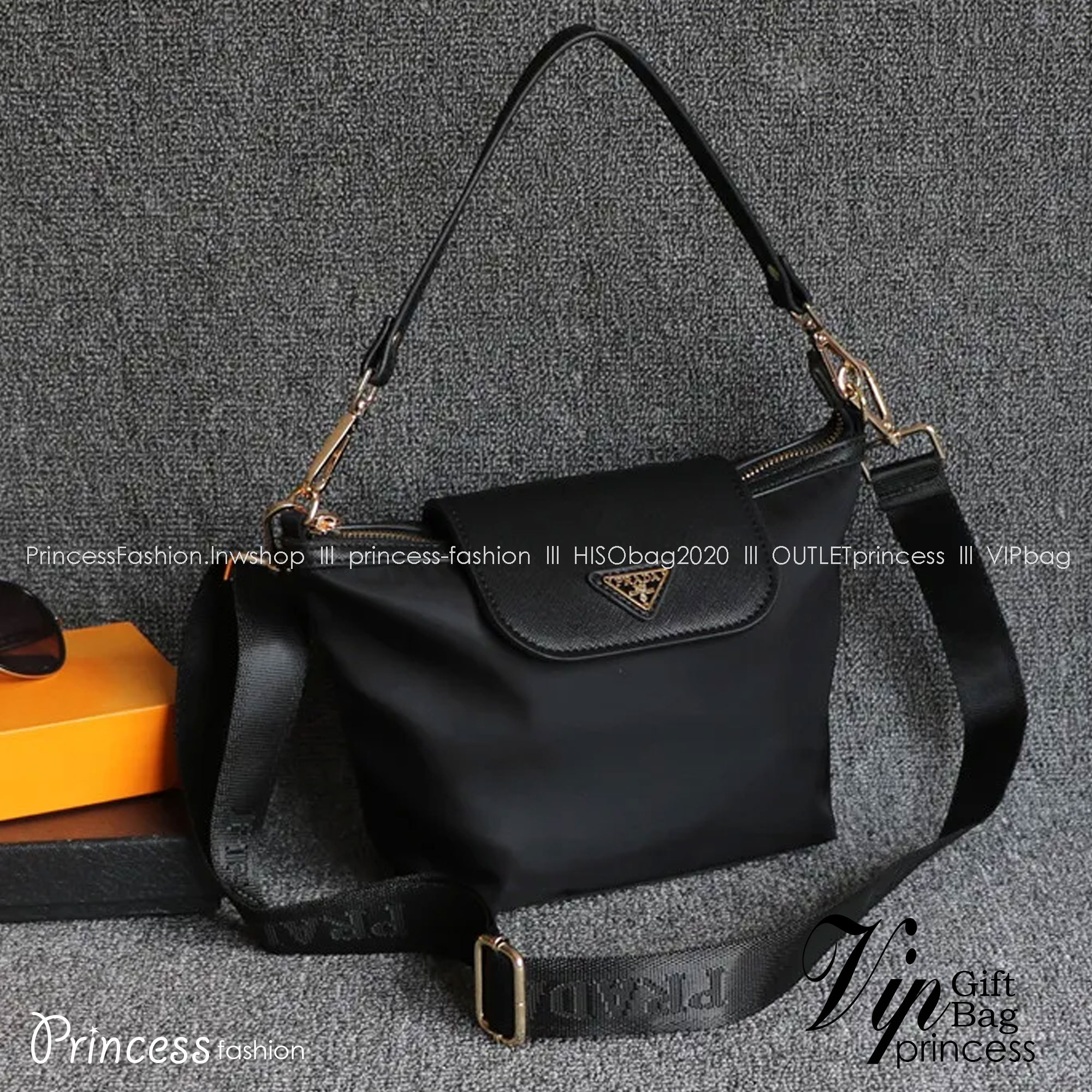 PRADA MINI WITH ZIP / PRADA nylon crossbody bag วัสดุ Nylon เนื้อหนาคุณภาพดีตามแบบฉบับแบรนด์ ด้านหน้าประดับโลโก้แบรนด์ สามารถสะพายได้ 2 แบบ